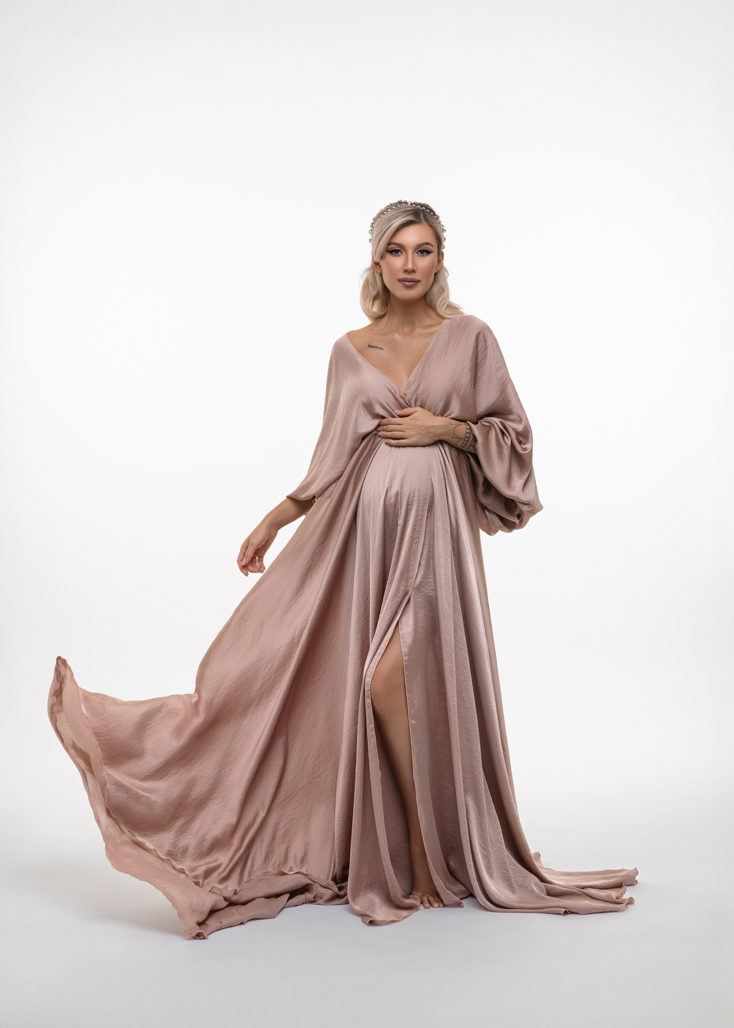 Babybauch Fotoshooting. Anna, Fotografin aus Wien, Österreich. Ich fotografiere in folgenden Genres: Babybauch-, Familien-, Mode- und Weihnachtsfotografie