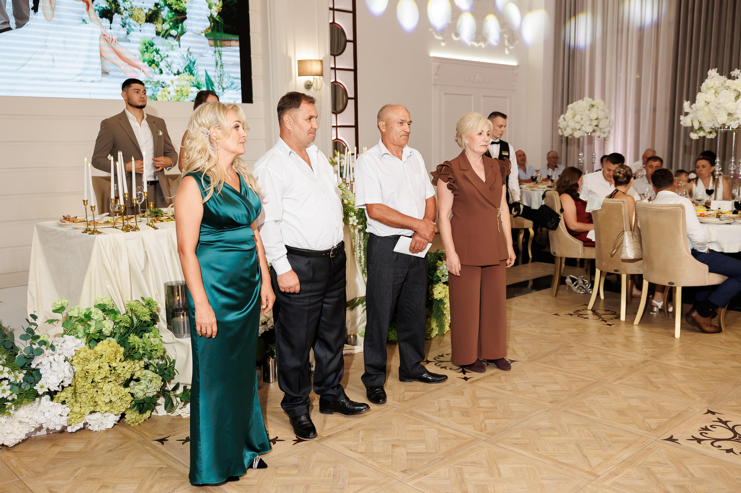 Eugen & Livia — Grand Elysee — Wedding Day. Servicii Foto și Video 067188353