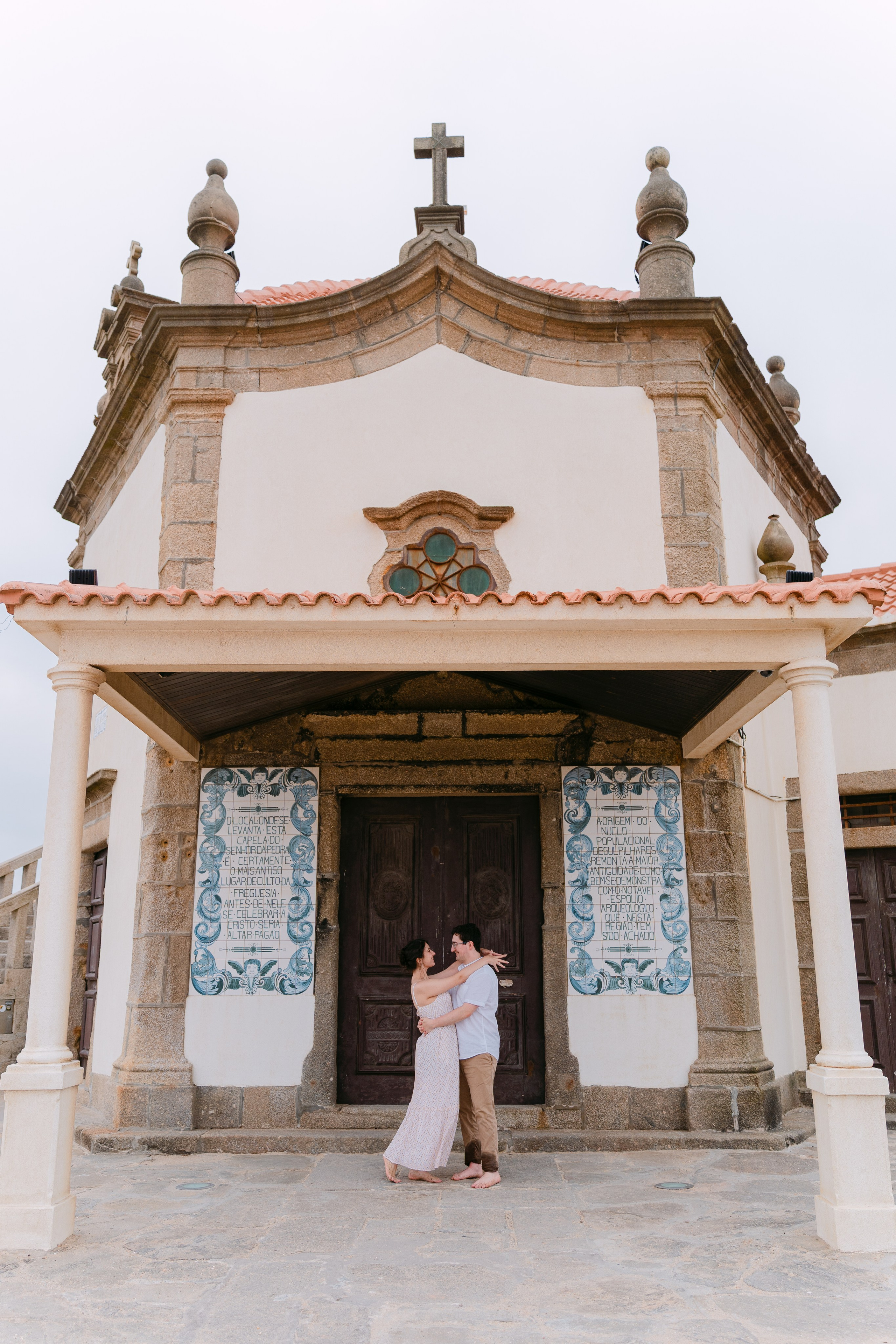 Wedding proposal at Senhor da Pedra. Fotógrafo de casamentos e ensaios para casais em Porto