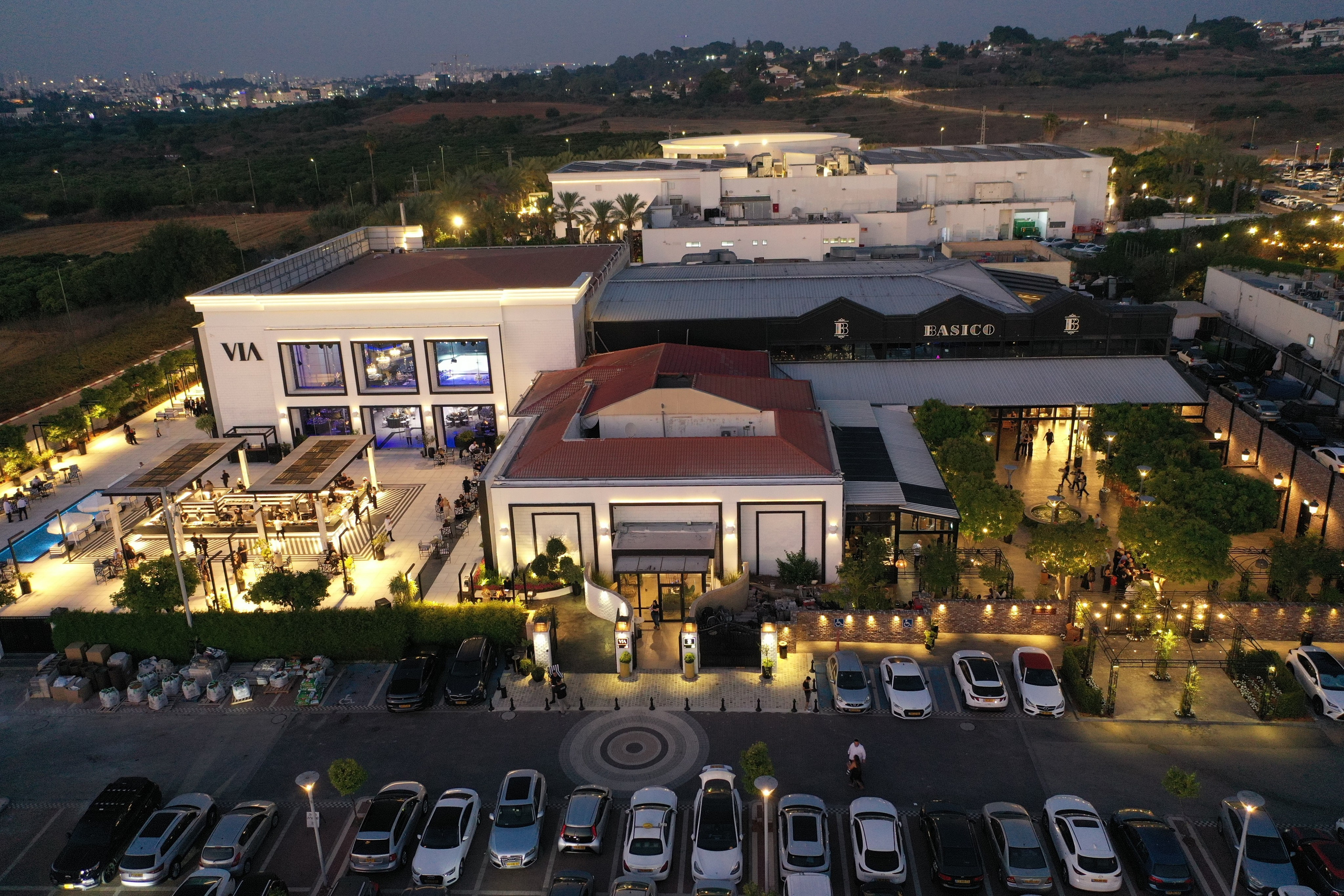 VIA / BASICO. Wedding and events photographers Studio Shalom