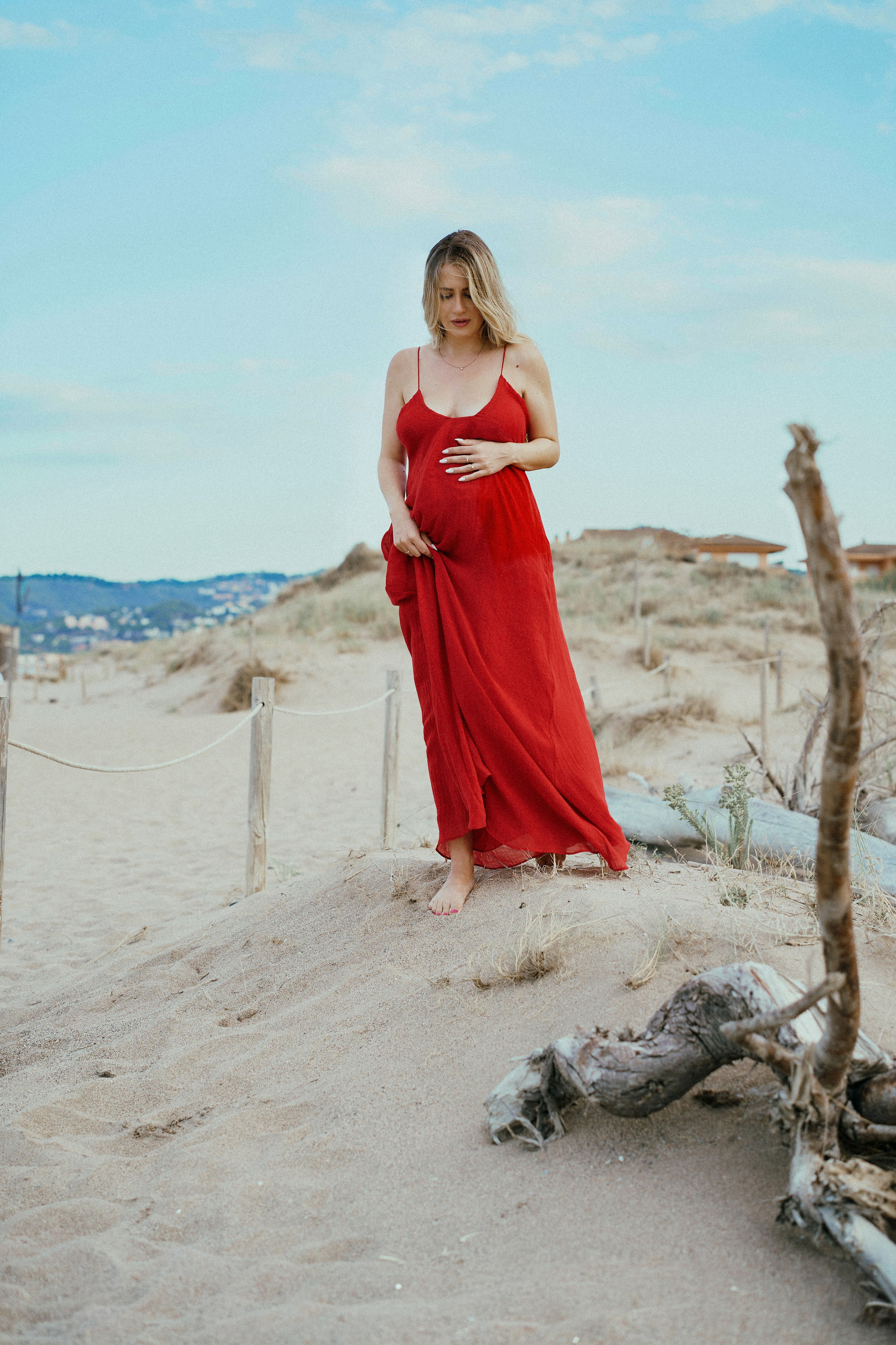 Фотосессия беременности на пляже. Красное платье. Photographer in Barcelona Spain Zhanna Zakharchenko