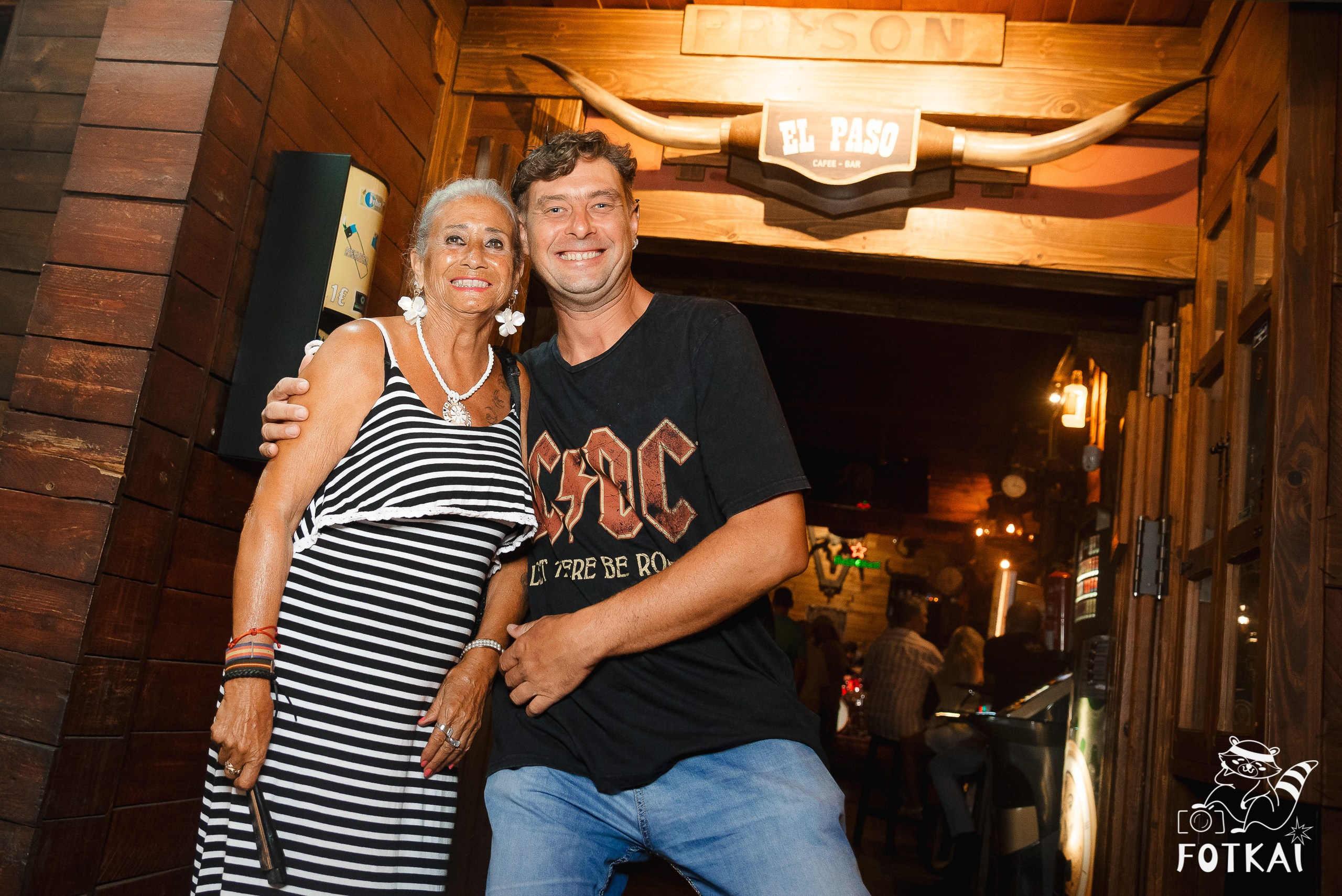 Reportaje fotográfico de FOTKAI | Get Back en El Paso Bar | Torrevieja, España, 12 de julio de 2025