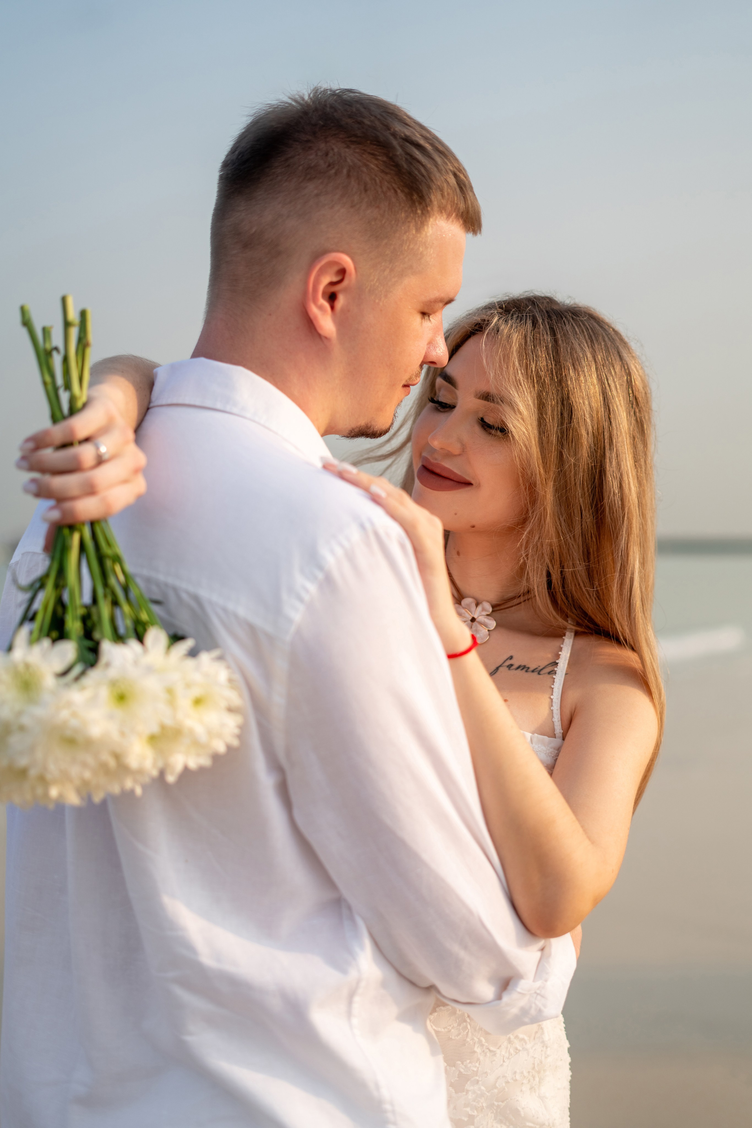 Sea breeze and kisses. Angela Iakovleva — Family Photographer in Dubai