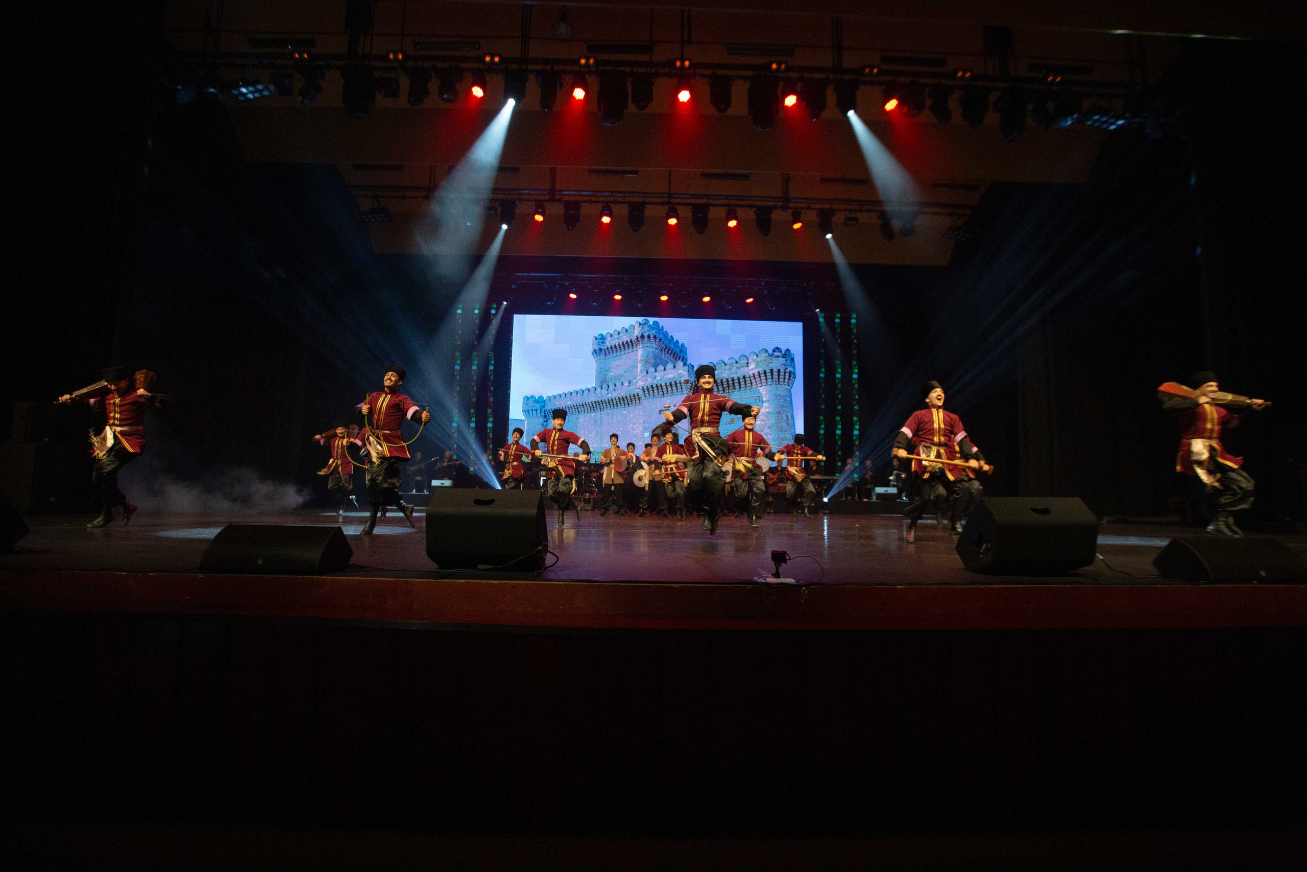 STATE DANCE ENSEMBLE. Wedding&Event photographer Ismail Rzayev in Baku