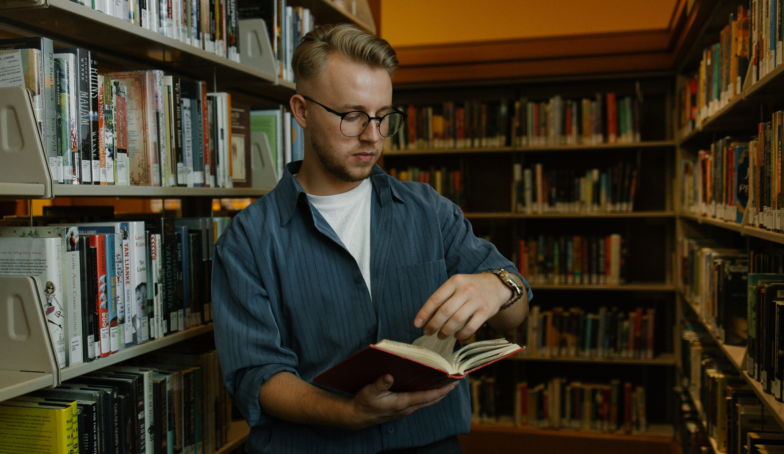 Central Library. Family photographer Oregon — Washington