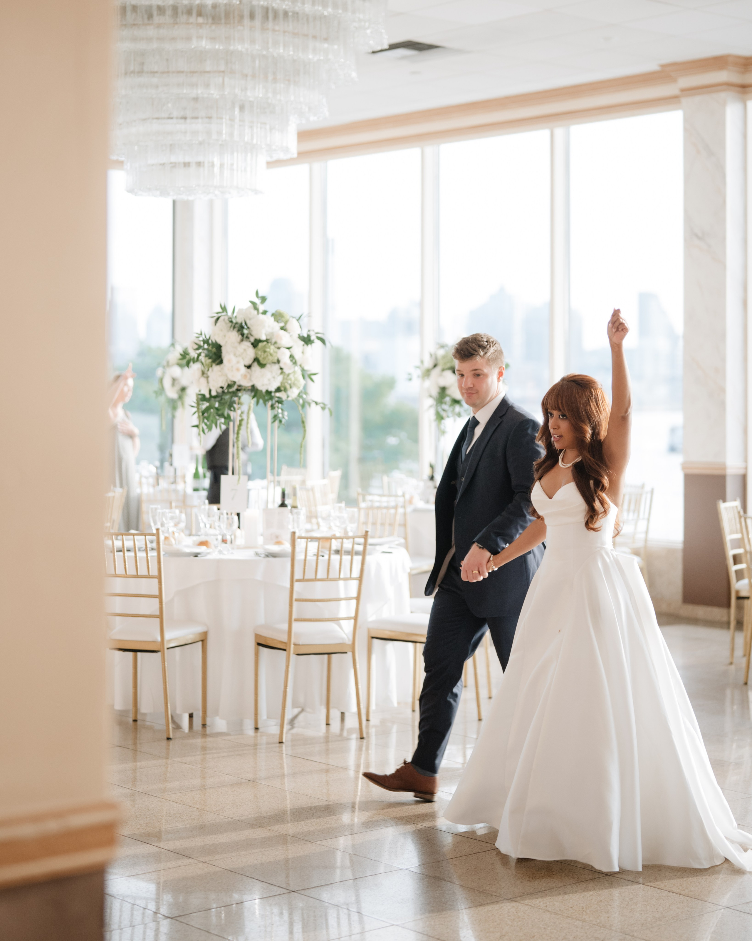 A wedding with a view of the Williamsburg Bridge. Portrait and wedding photographer in New York