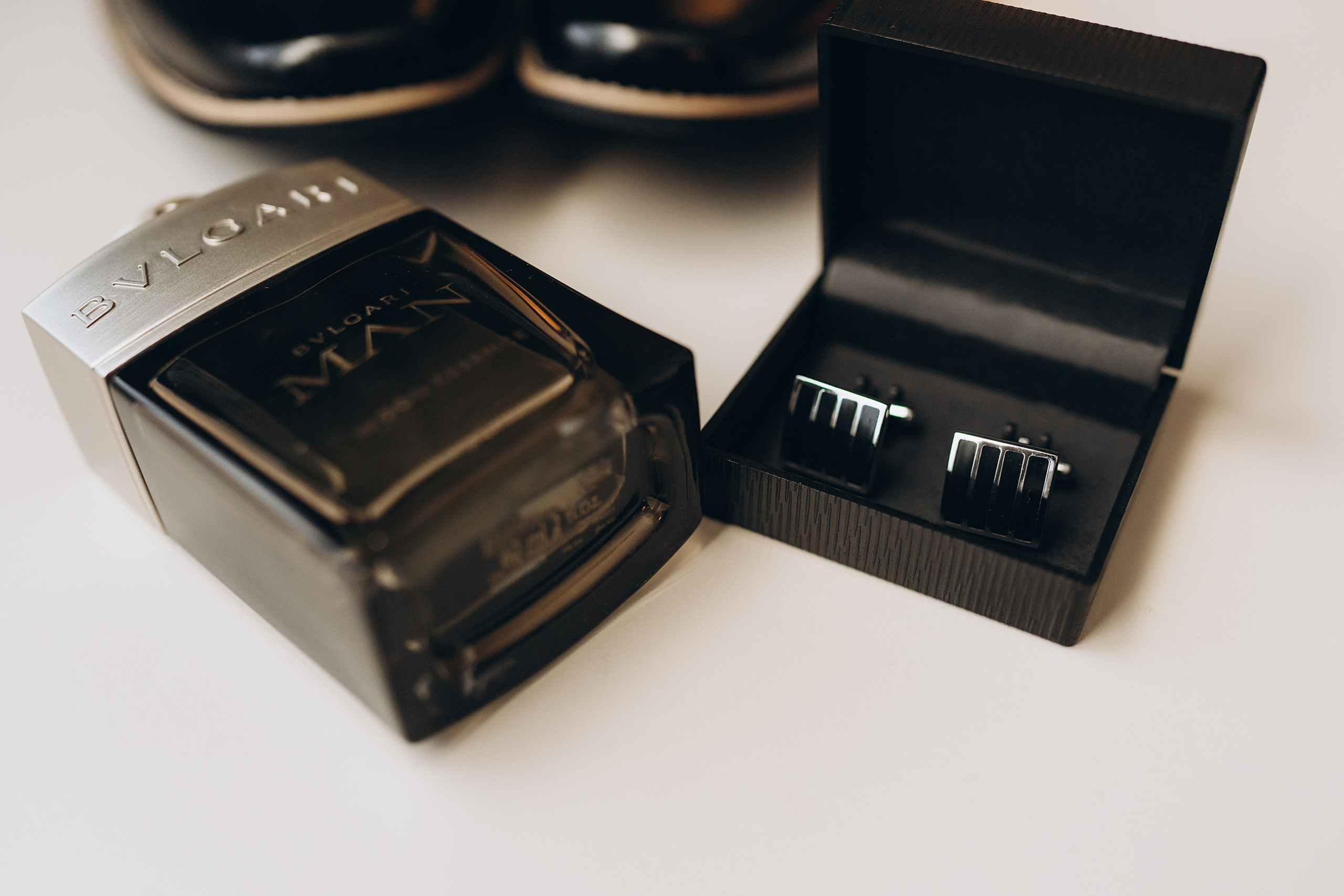 Megan & Oneias. Main