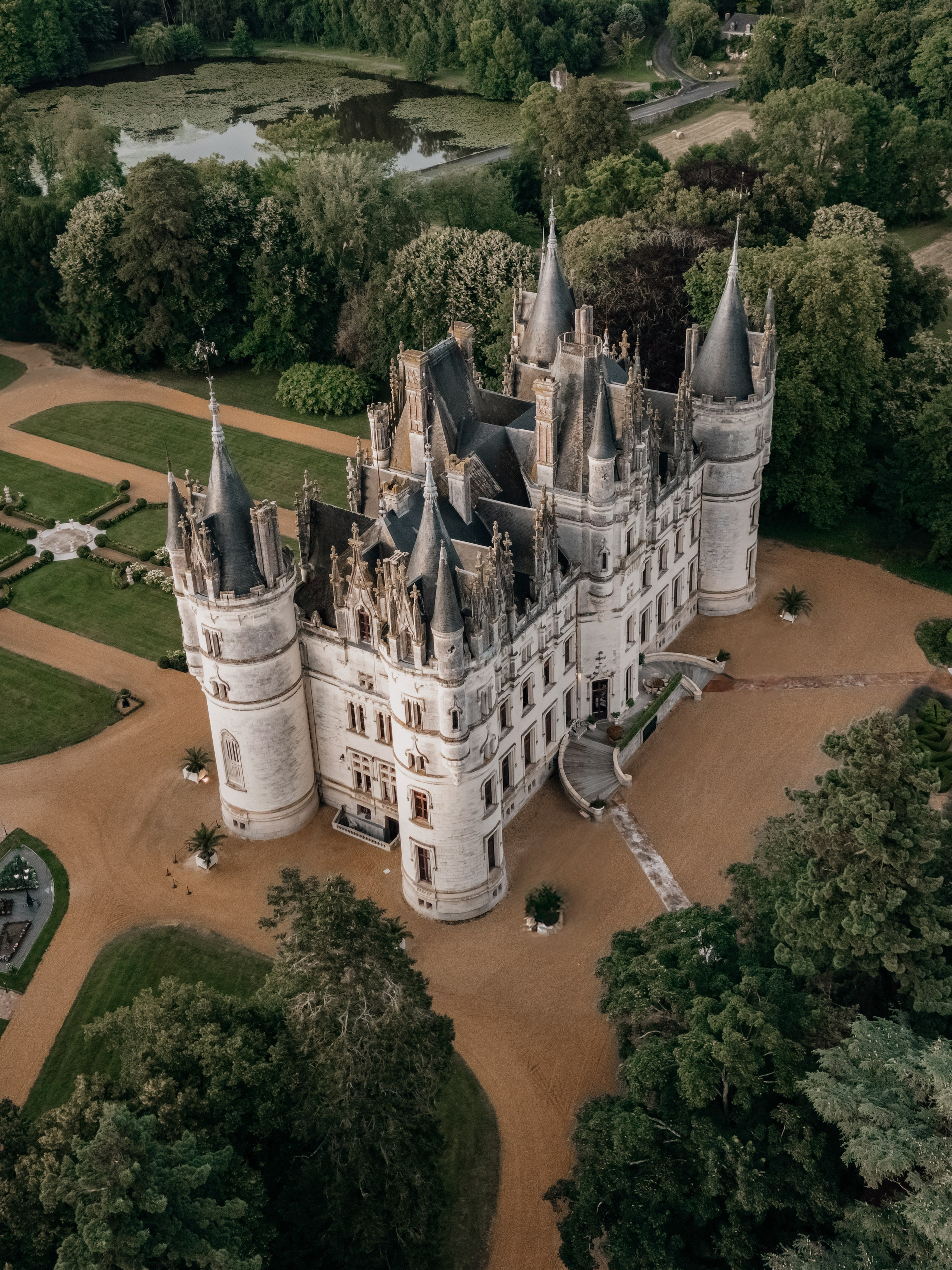 Luxury Château Wedding in France | Anna & Jon at Chateau Challain
