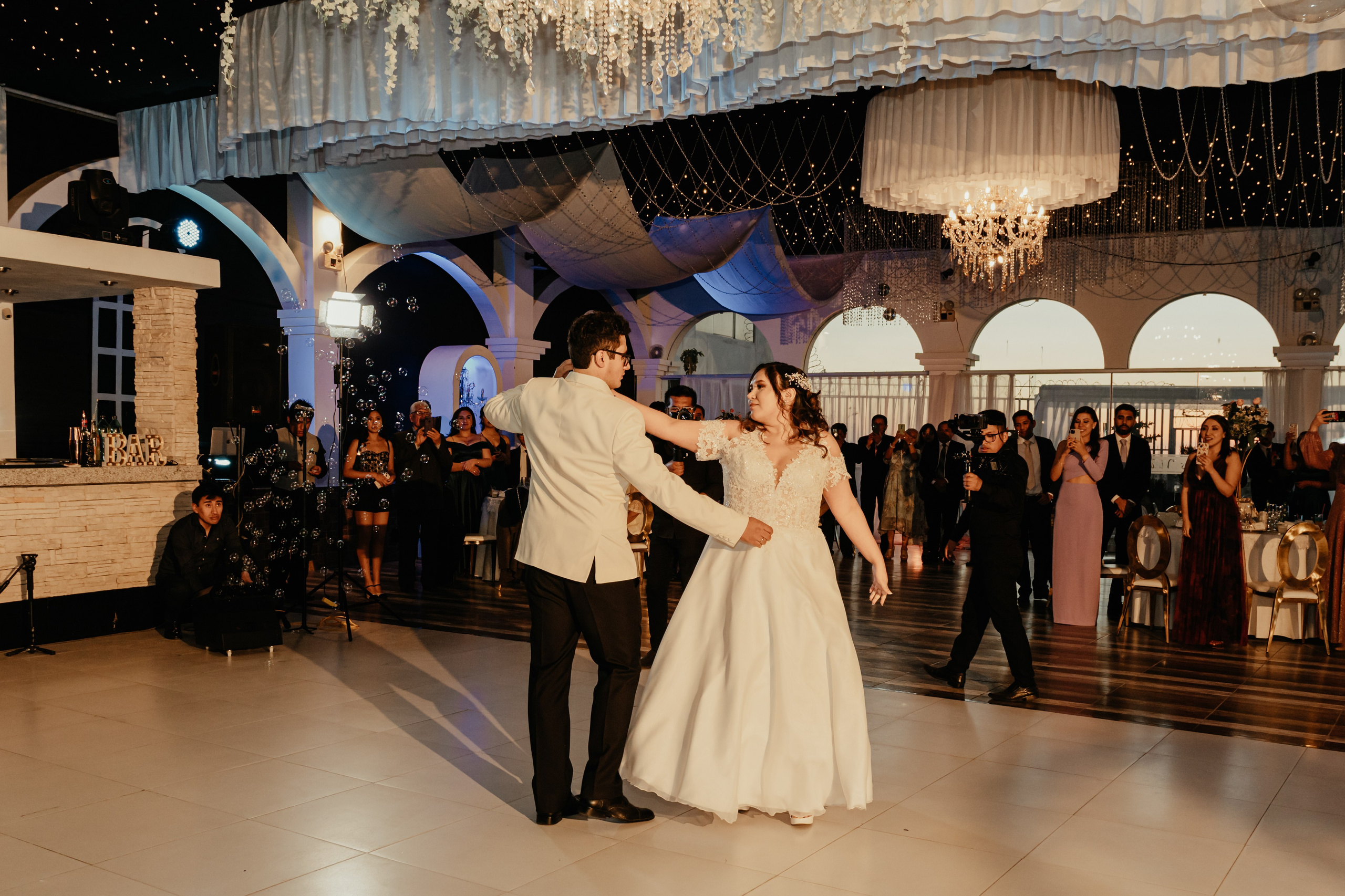VANIA + LUIS BODA CIVIL. Studio KVTA | Fotografía y Video de Bodas en Arequipa