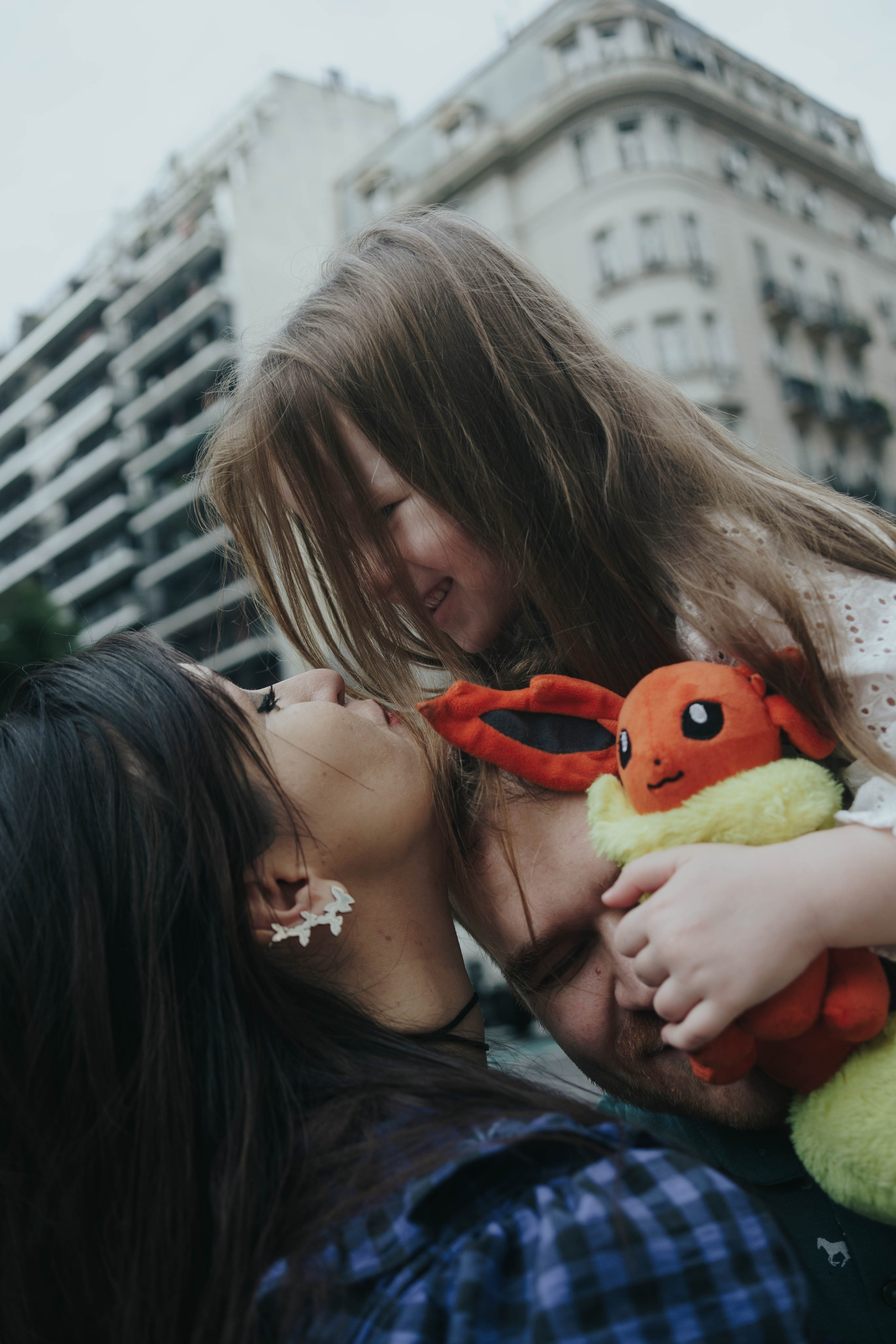 Family photo shoot. Buenos Aires. Photographer @elmirkami in the city of Buenos Aires