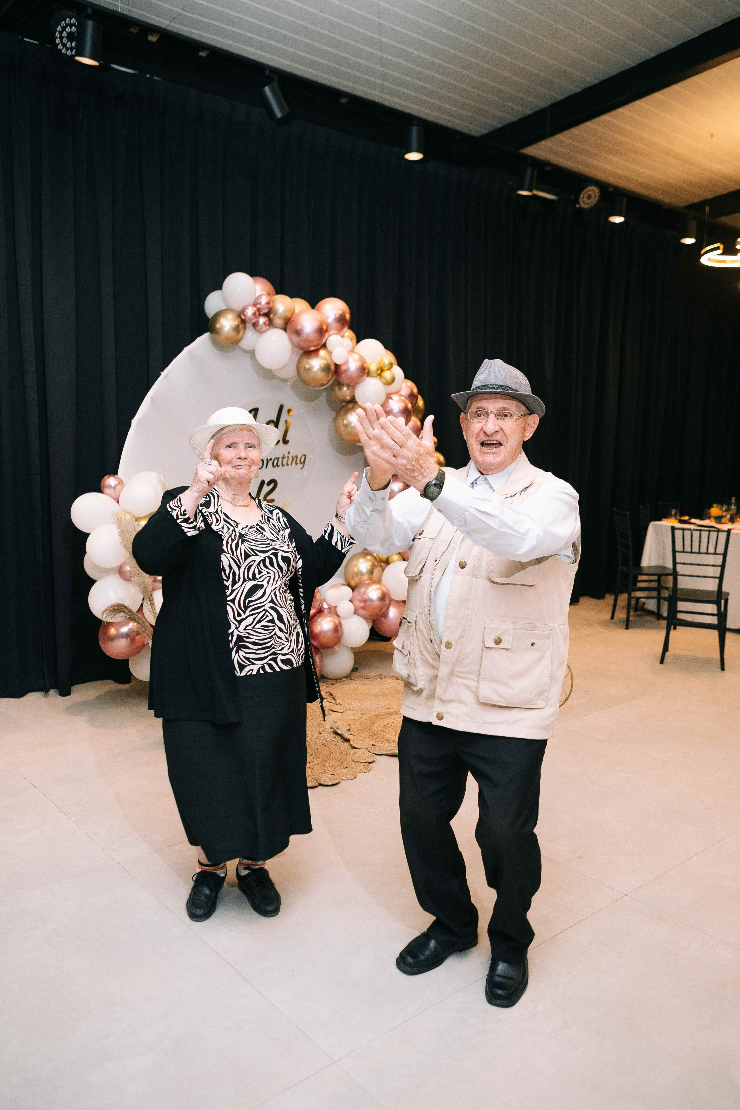 PARTY WITH FRIENDS. Https://shi-photo.com/