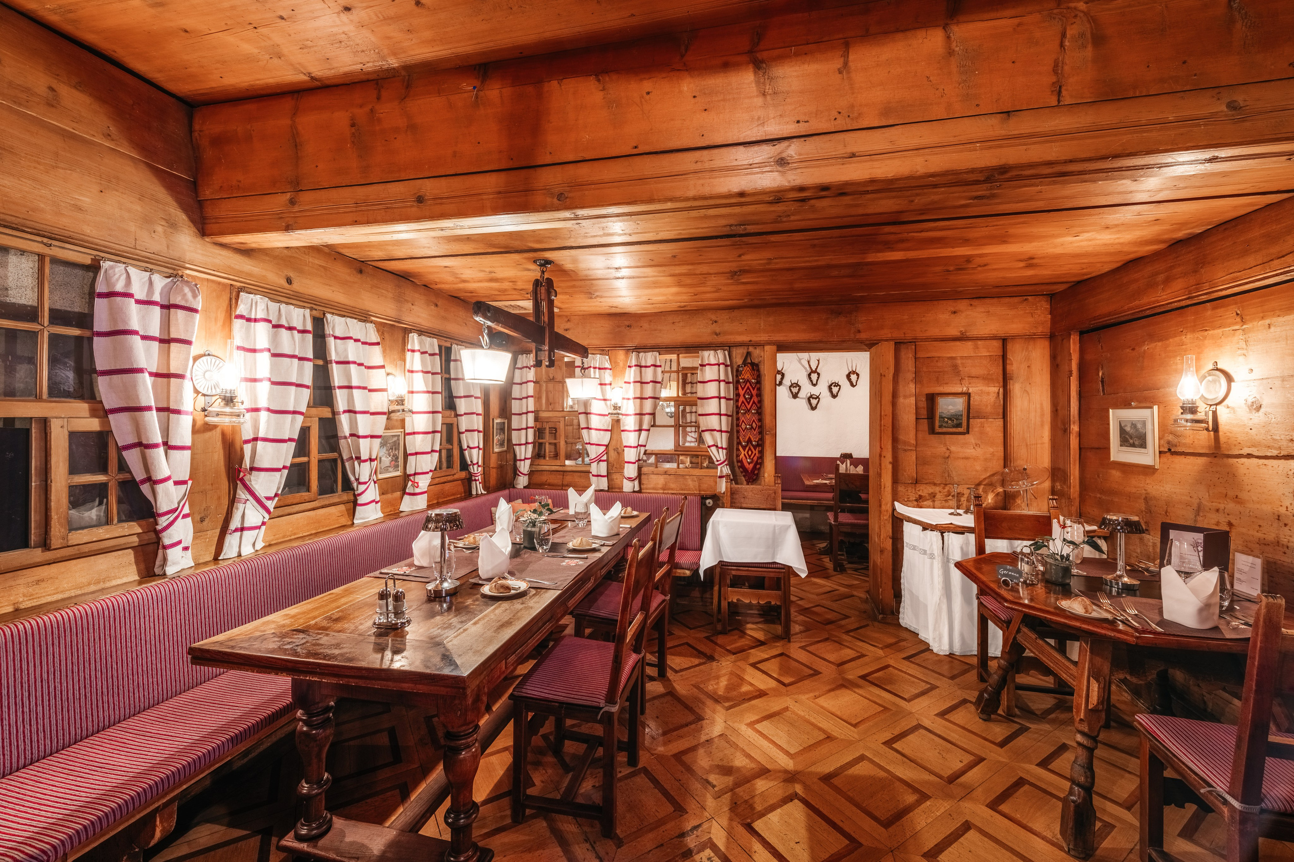 Hotel Kreuz Post, GRINDELWALD, Kt. BERN. Hallo! Ich bin Elena und arbeite als Immobilienfotografin