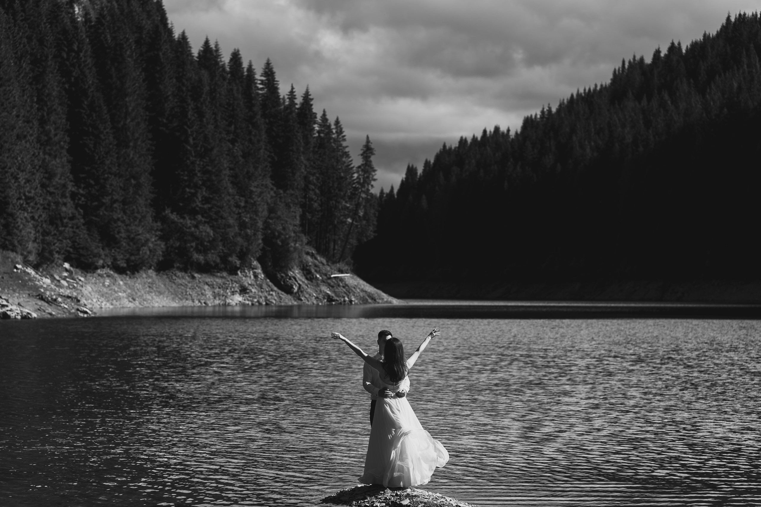 Trash the dress — Lorena&Adi  - Mihai Popa. Mihai Popa |Wedding Photographer | Worldwide | Bucharest