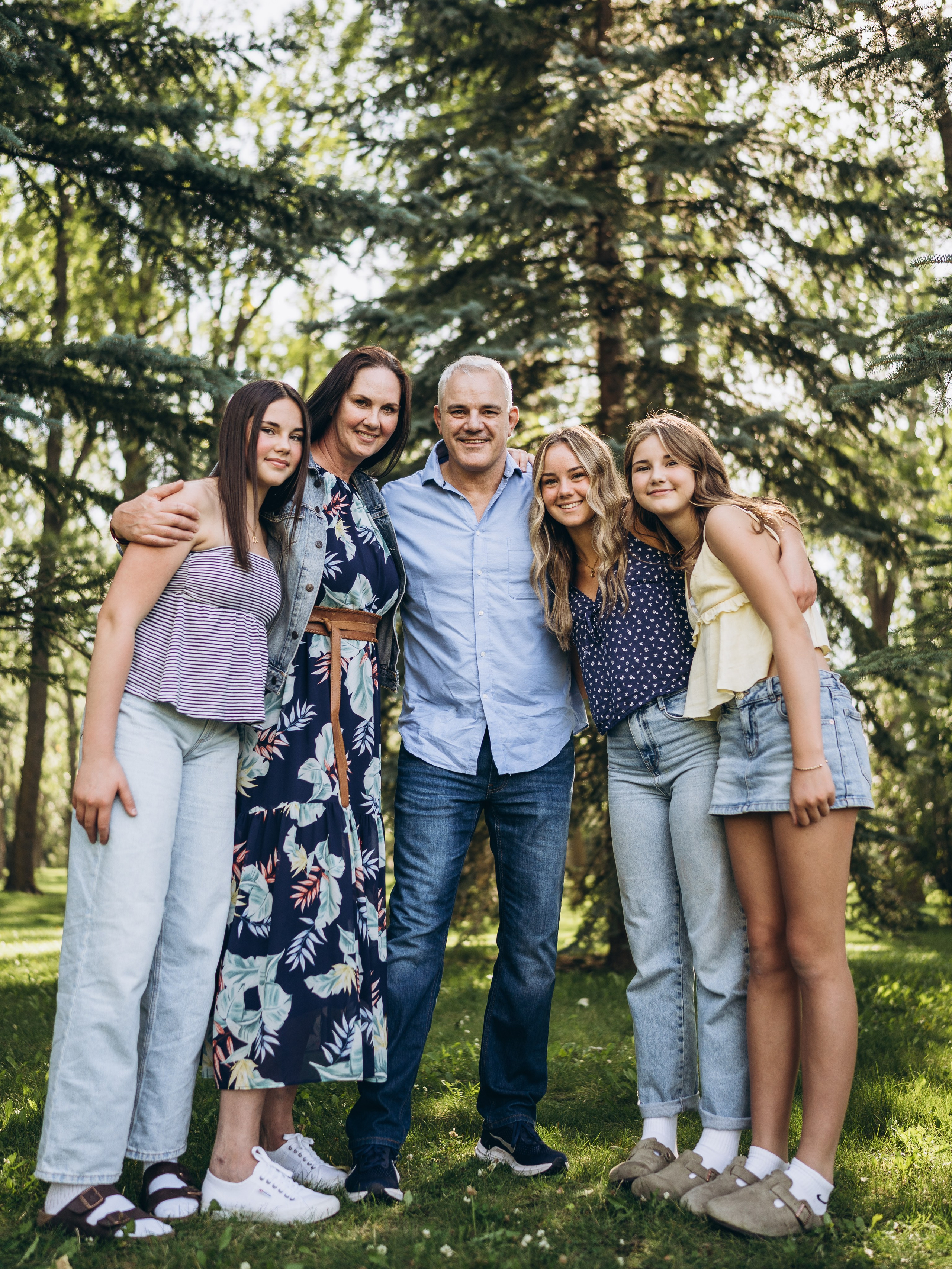Lynn & fam. Calgary Wedding & Lifestyle Photographer — Yevhen Polishchuk