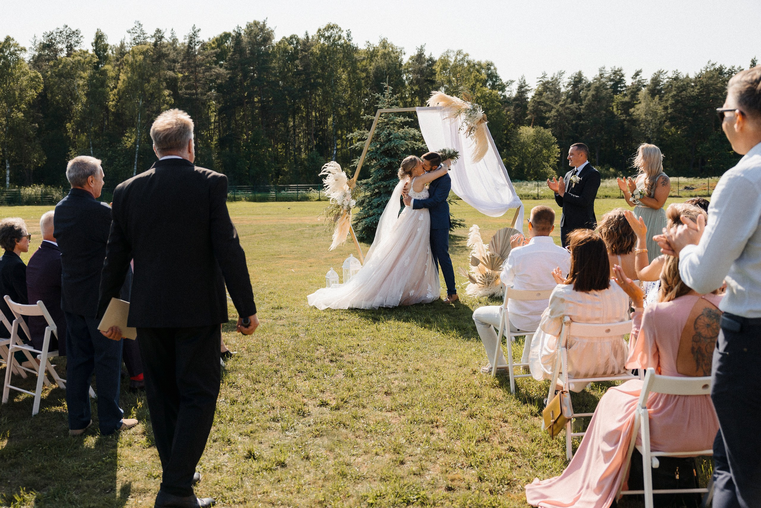 Свадебная фотосессия в Музее Искусств и Альберта Муйже. Евгений Тимофеев | Свадебный и контент-фотограф и видеограф в Риге