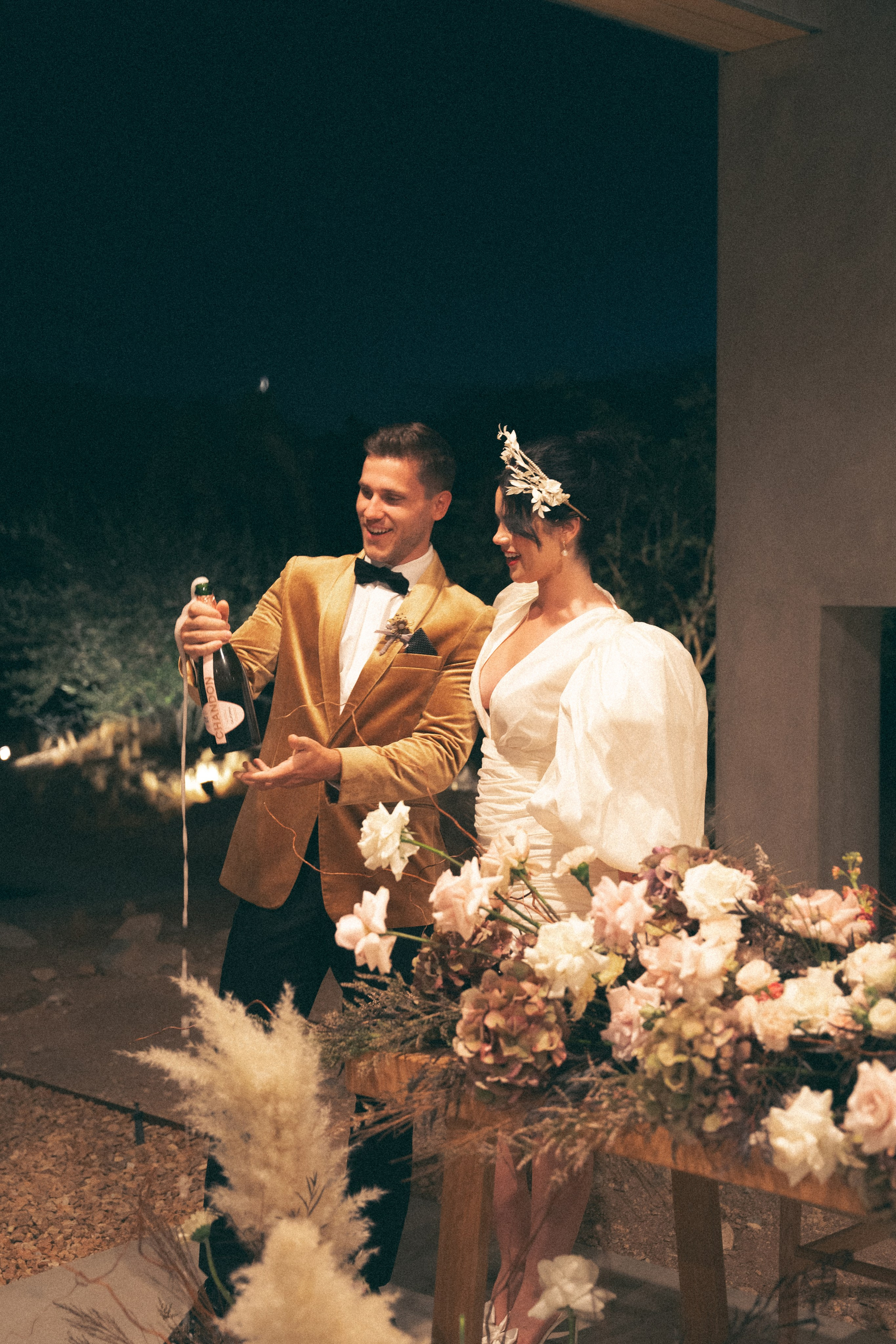 Joshua Tree wedding. Joshua tree elopement. Wedding for 2. Wedding photographer Joshua Tree. Elopement photographer in Joshua Tree. Couples photographer in Joshua Tree. Elopement in Joshua Tree