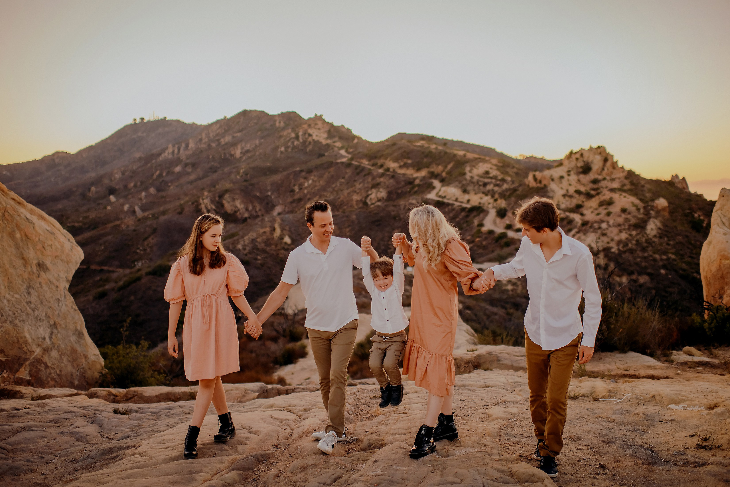 Family photo shoot. Photographer. Wedding, maternity and family photographer in Charlotte Tasha Minn