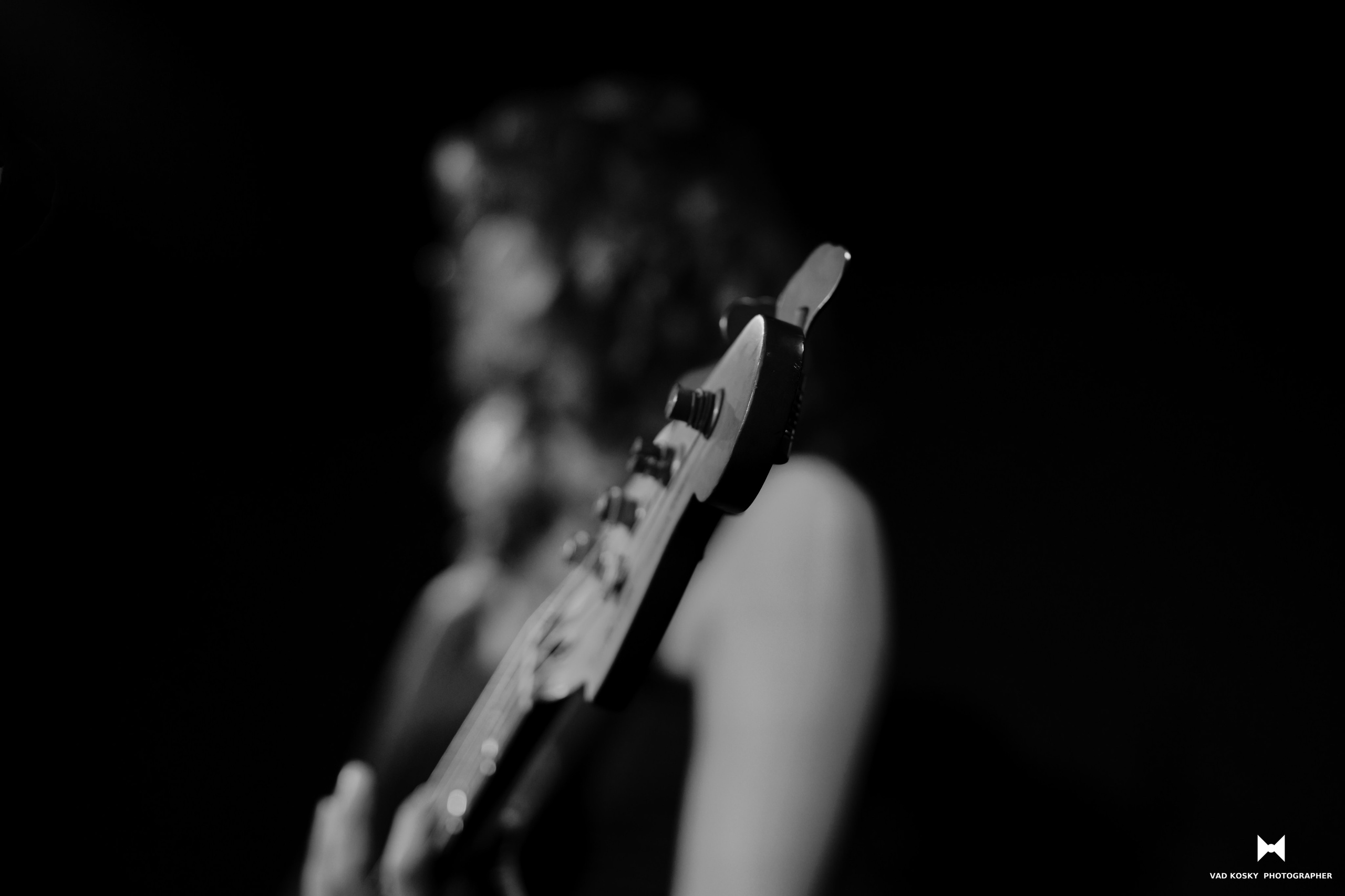 Crimson bass — Mary Bar Haifa 28.11.25. Vad Kosky Photographer