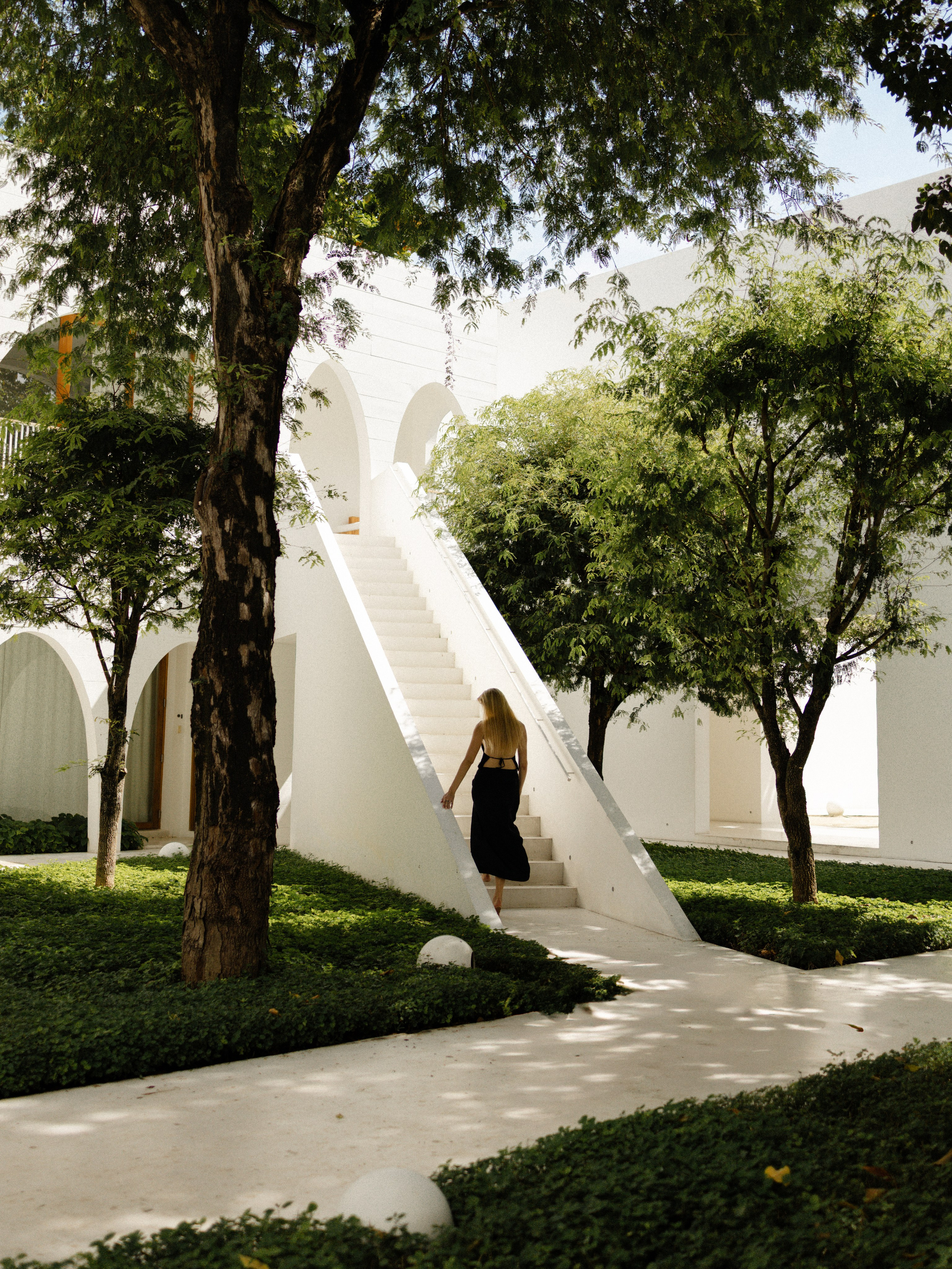 INDIVIDUAL WOMEN'S PHOTO SHOOT. HOME