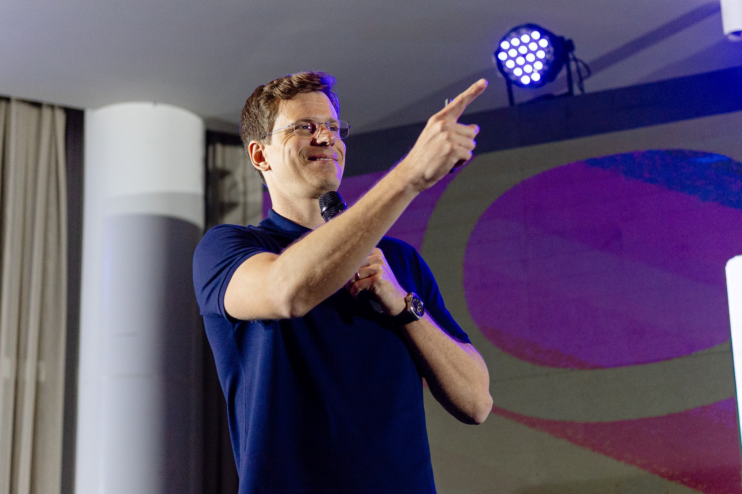 Evento corporativo Triveni Day com César Cielo em Itajaí