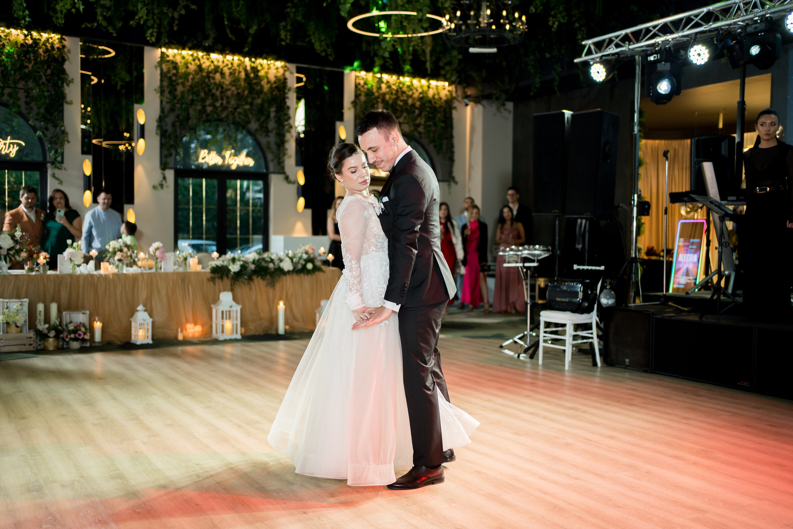 PARTY. Gabriel Florea — Fotograf nuntă București