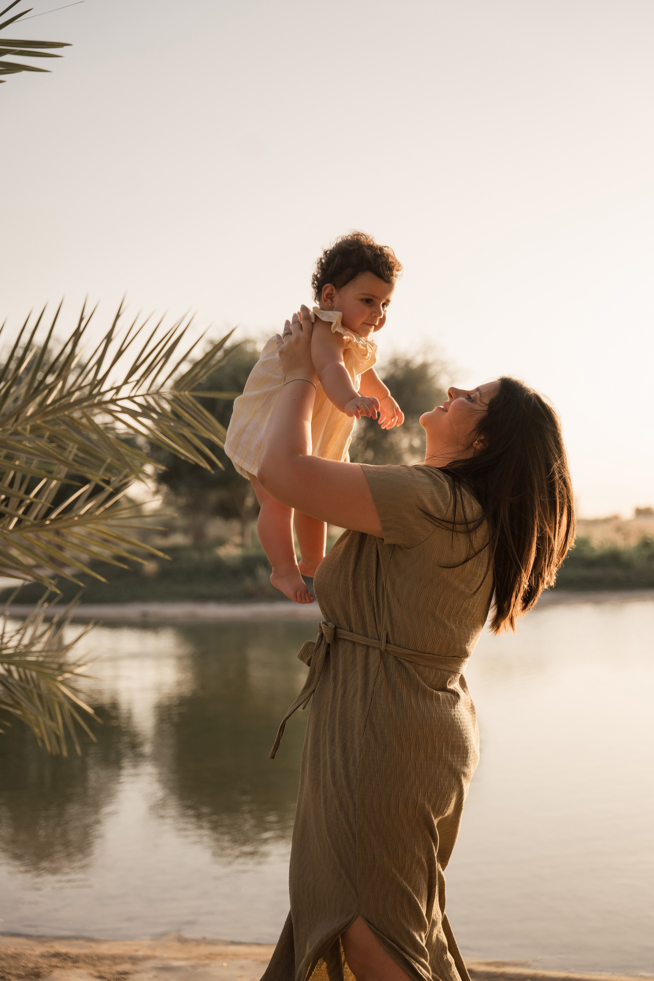 Family fun and cake crush. Angela Iakovleva — Family Photographer in Dubai