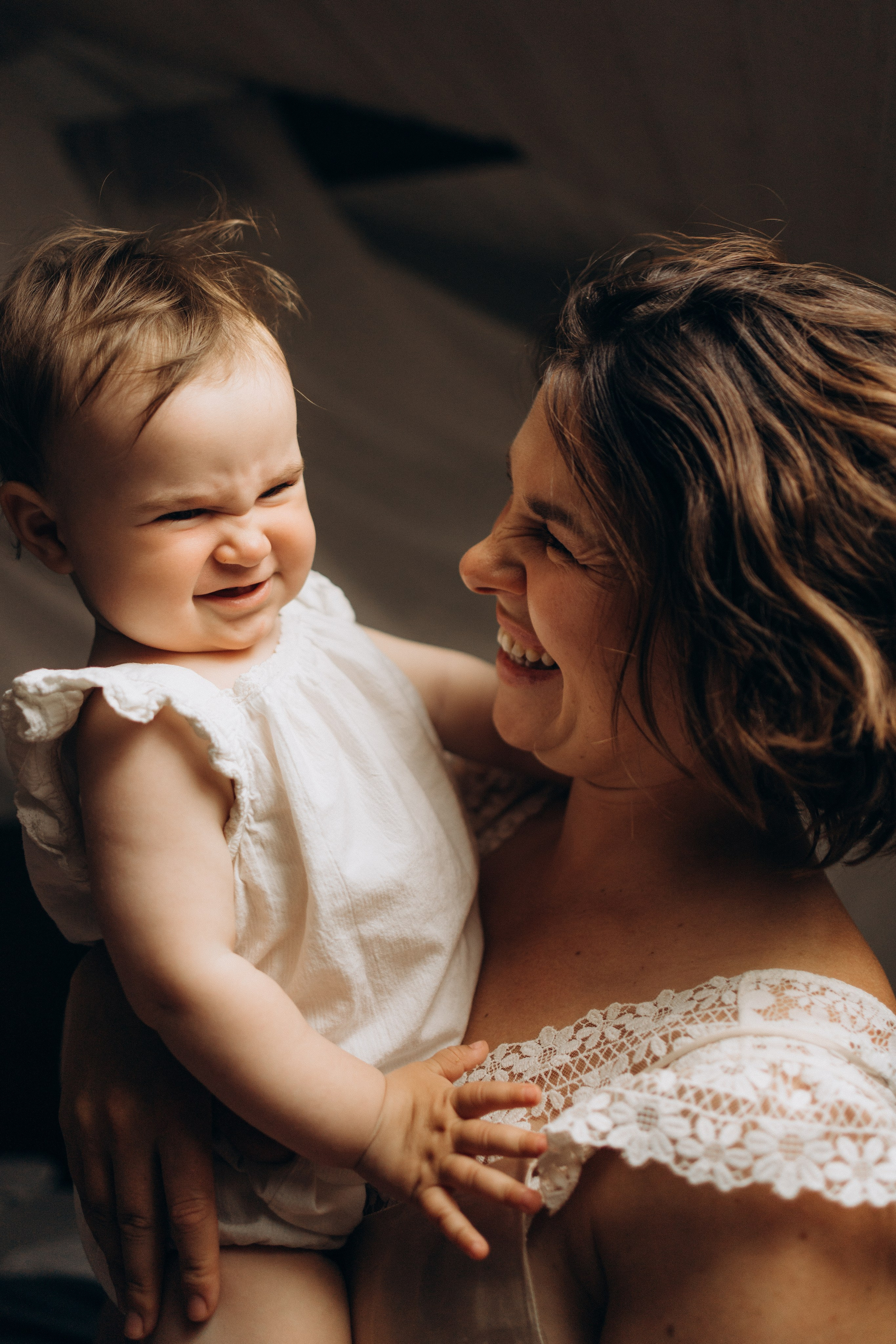 Julia & Grace. Family photographer in Helsinki, Victoria Guadagno