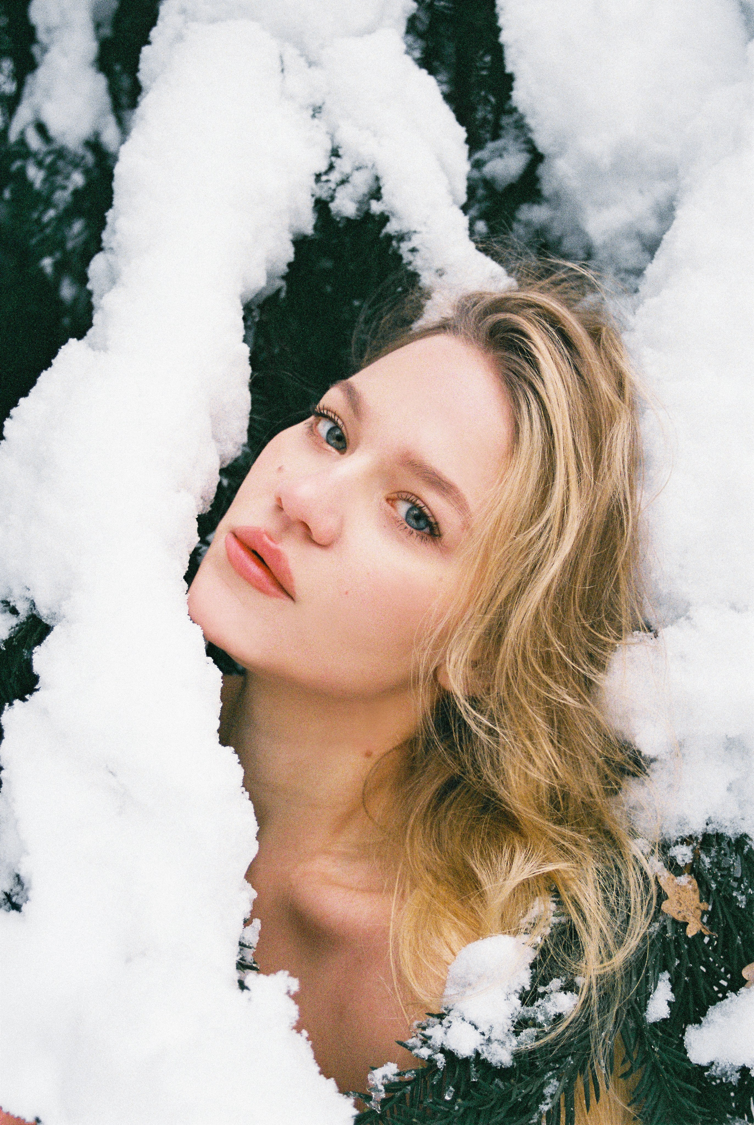 Red in the Snow. Alina Romanova | Creative & Fashion Photographer Hamburg