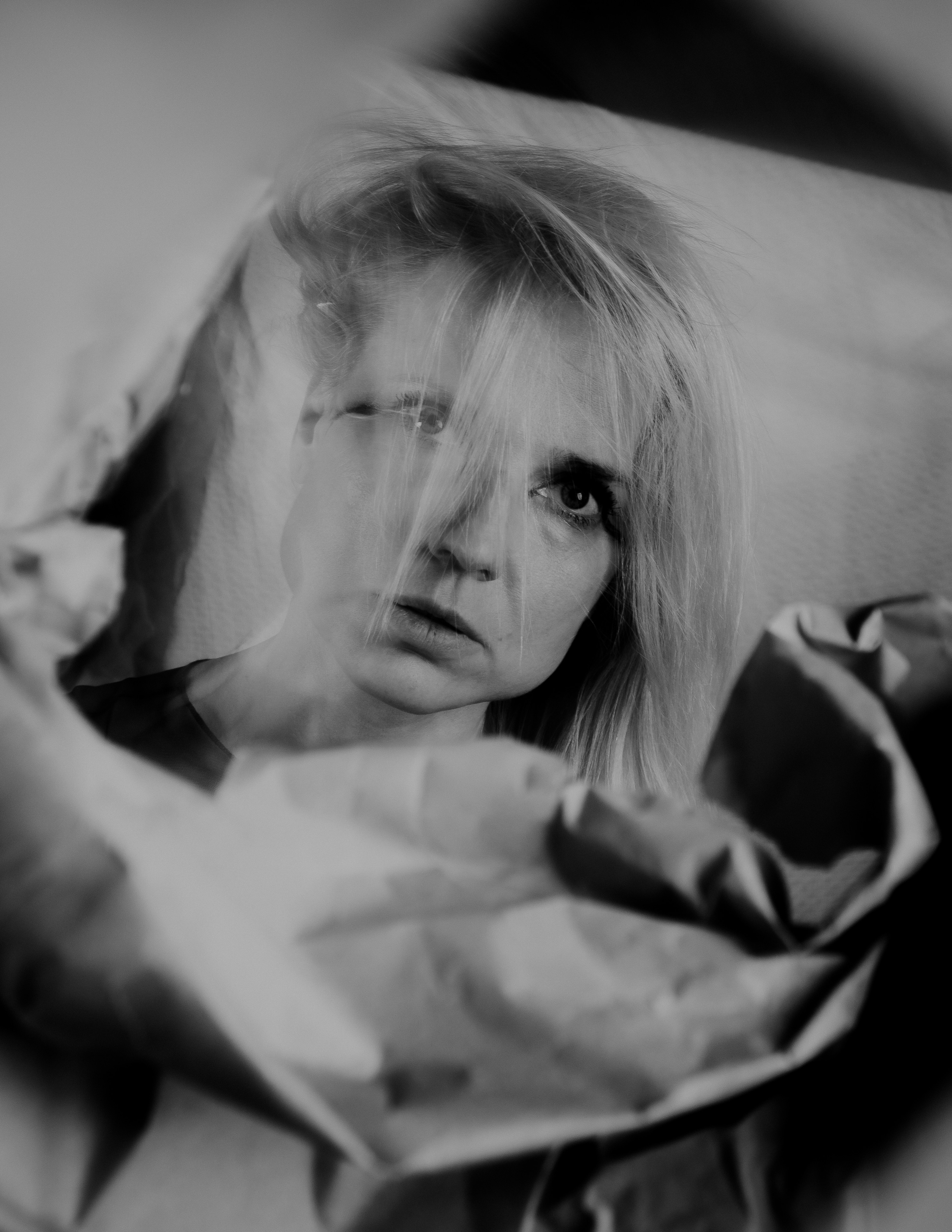 Paper World. Креативная студийная фотосессия в стиле арт хаус