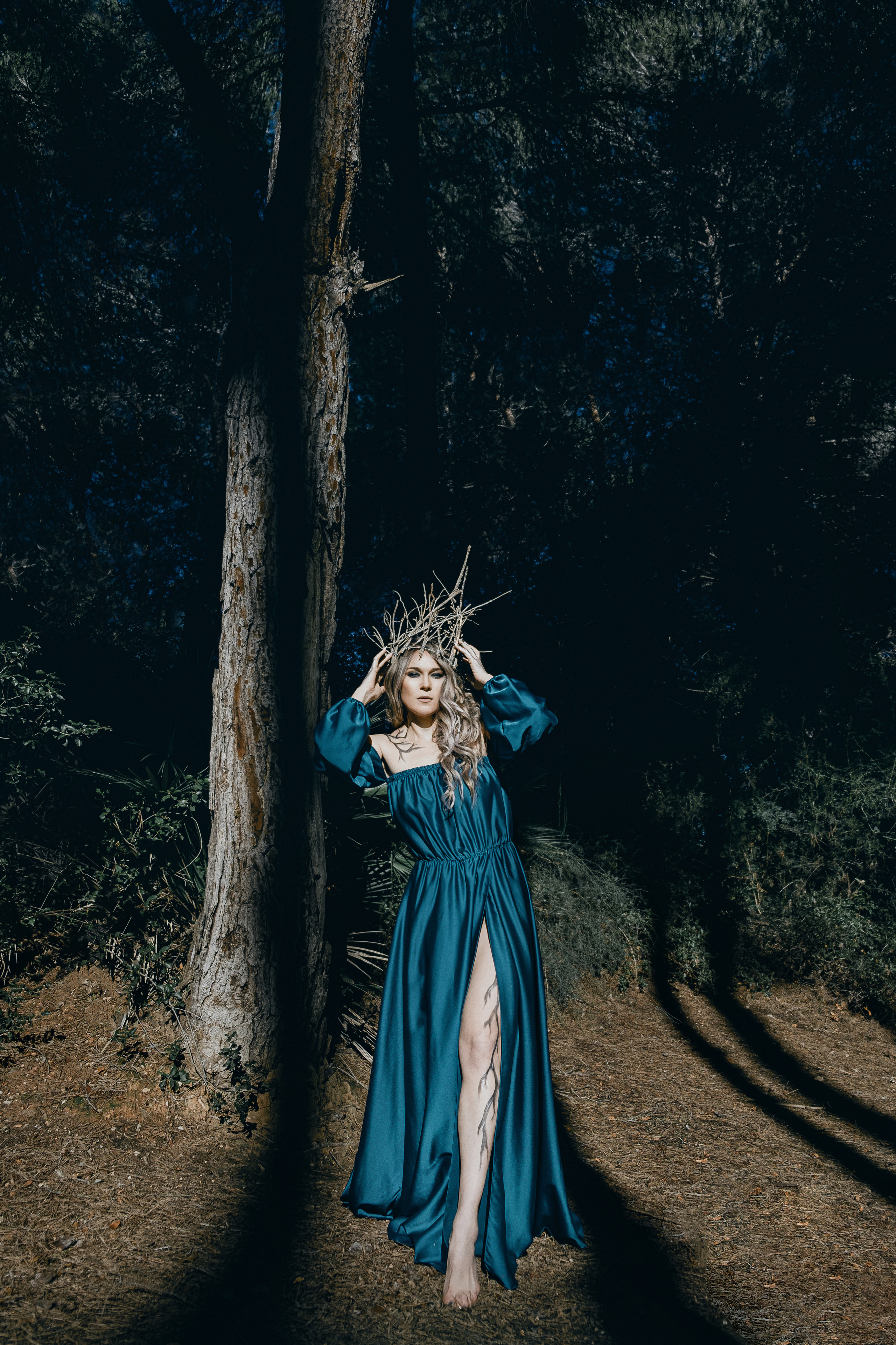 Charmed. Креативная фотосессия в лесу в Испании