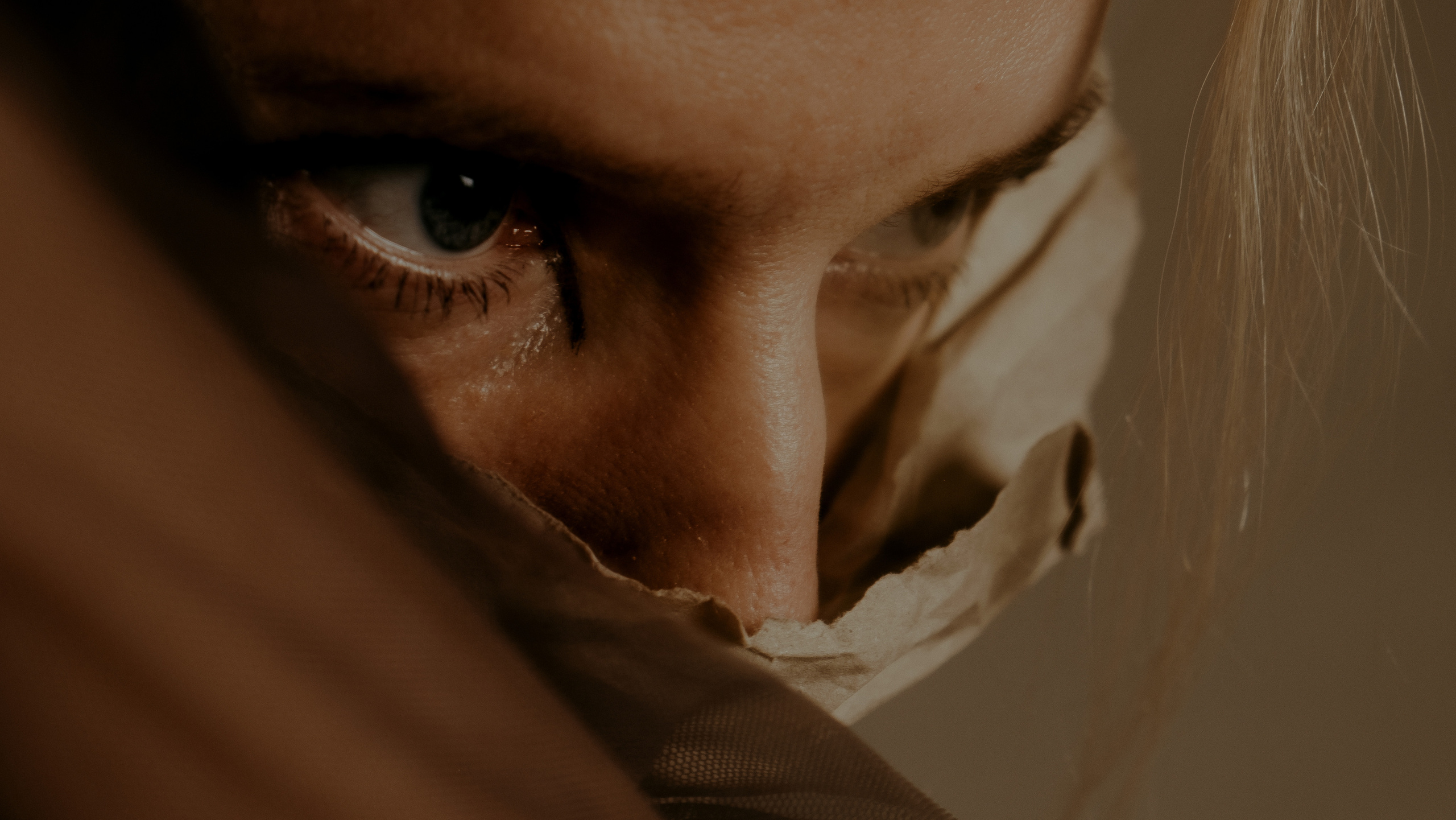 Paper World. Креативная студийная фотосессия в стиле арт хаус