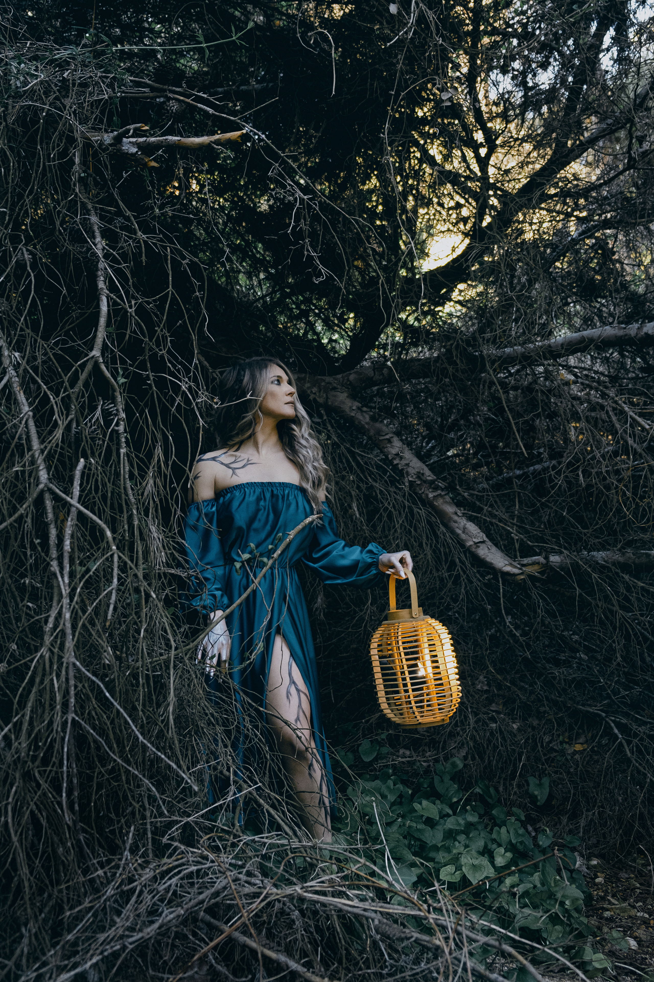 Charmed. Креативная фотосессия в лесу в Испании