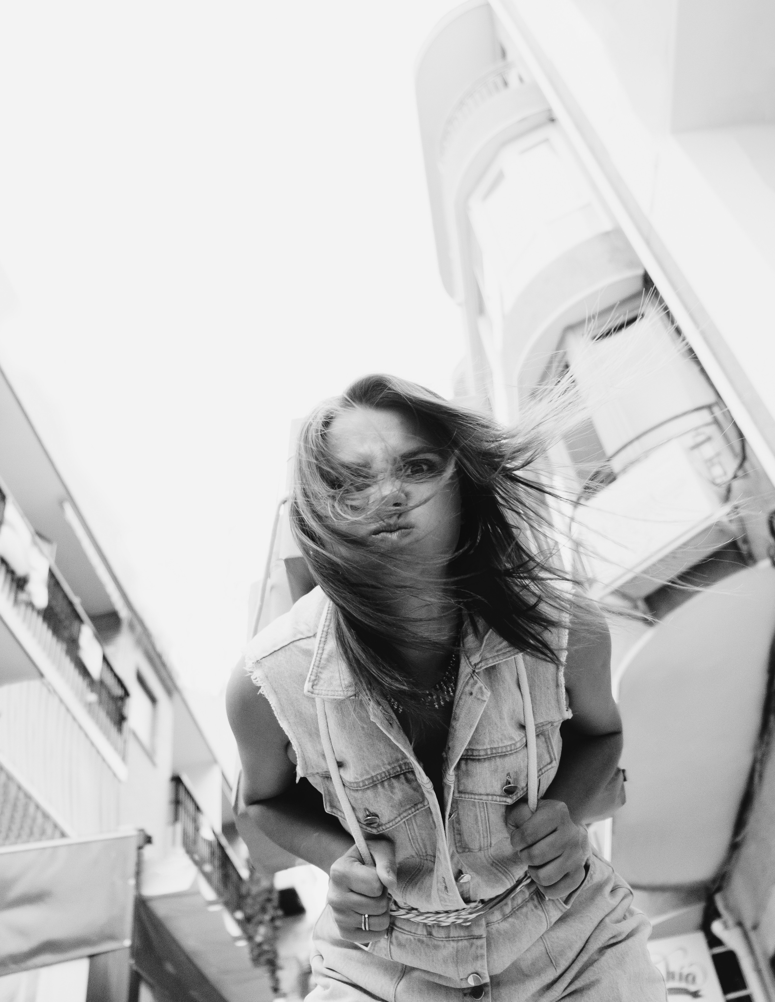 Прогулочная фотосессия в стиле Курьер в Испании