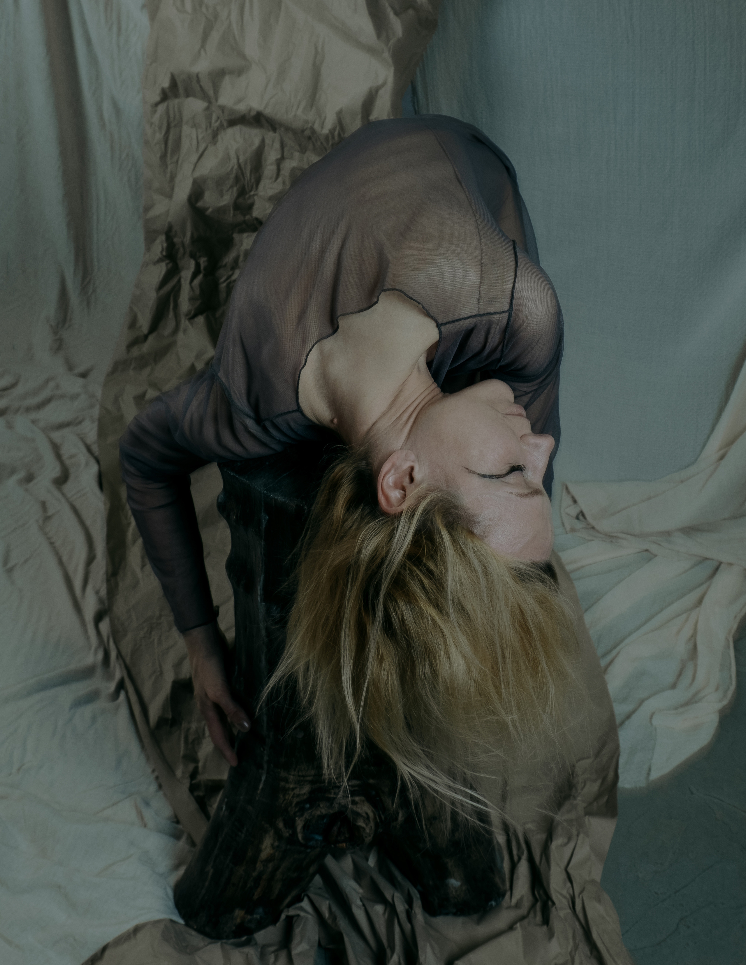 Paper World. Креативная студийная фотосессия в стиле арт хаус