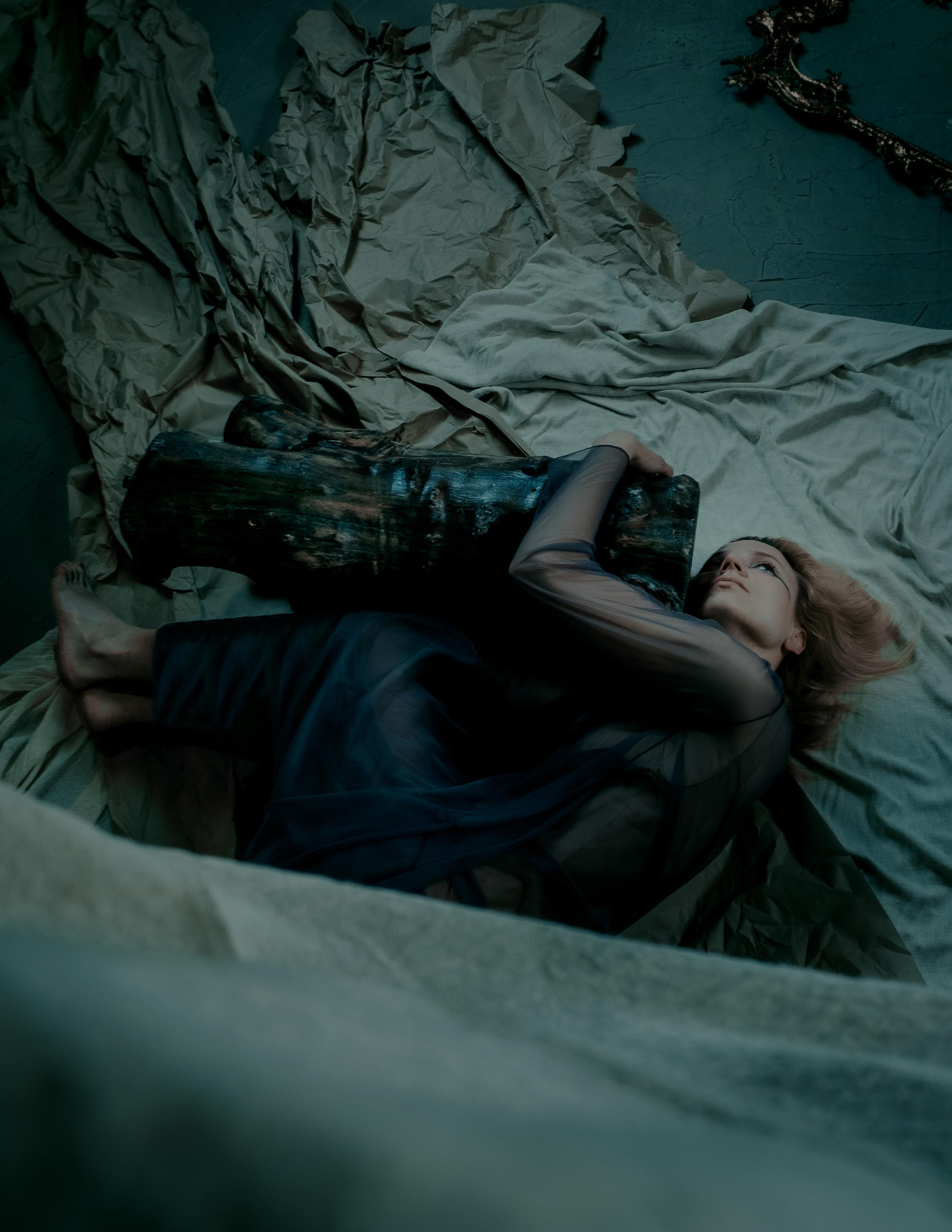 Paper World. Креативная студийная фотосессия в стиле арт хаус