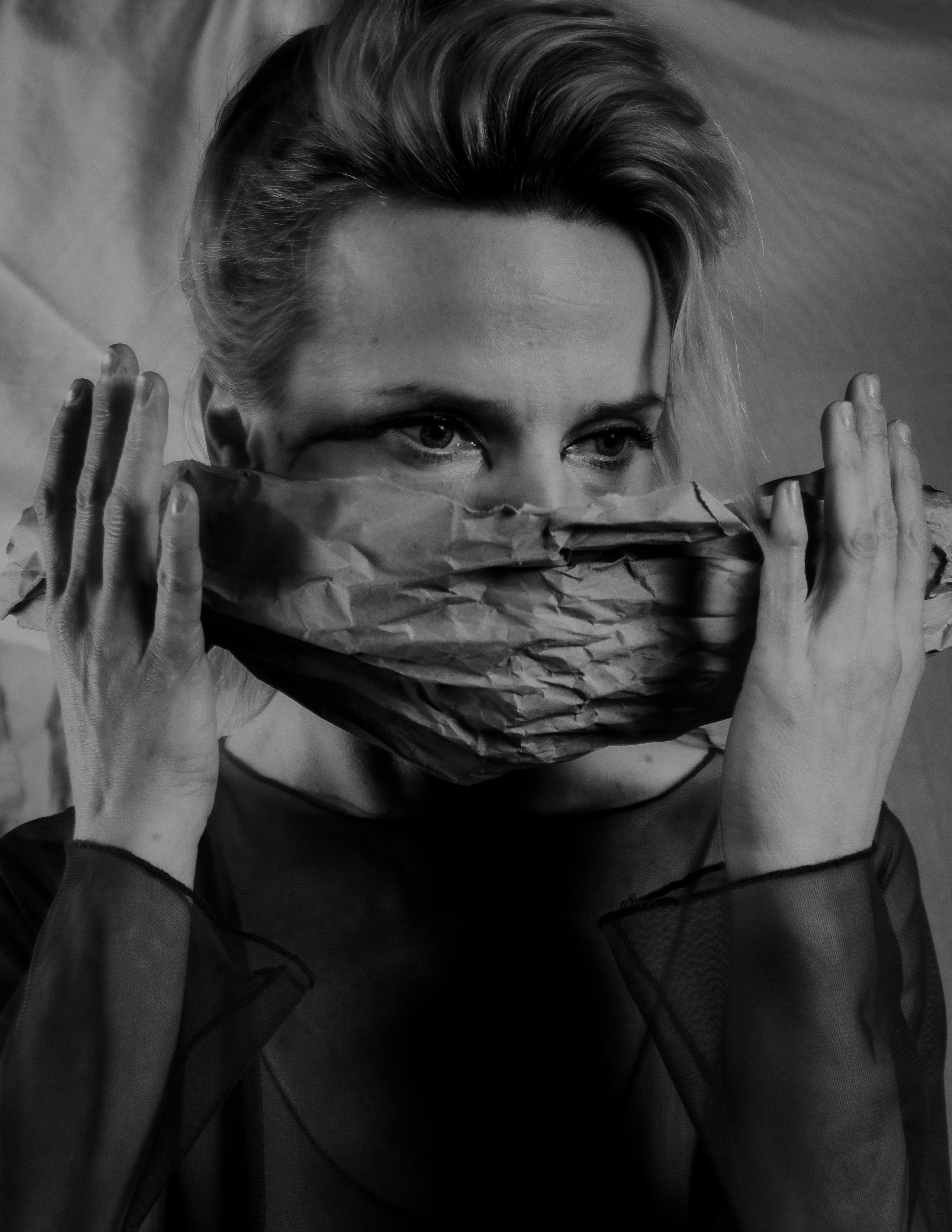 Paper World. Креативная студийная фотосессия в стиле арт хаус