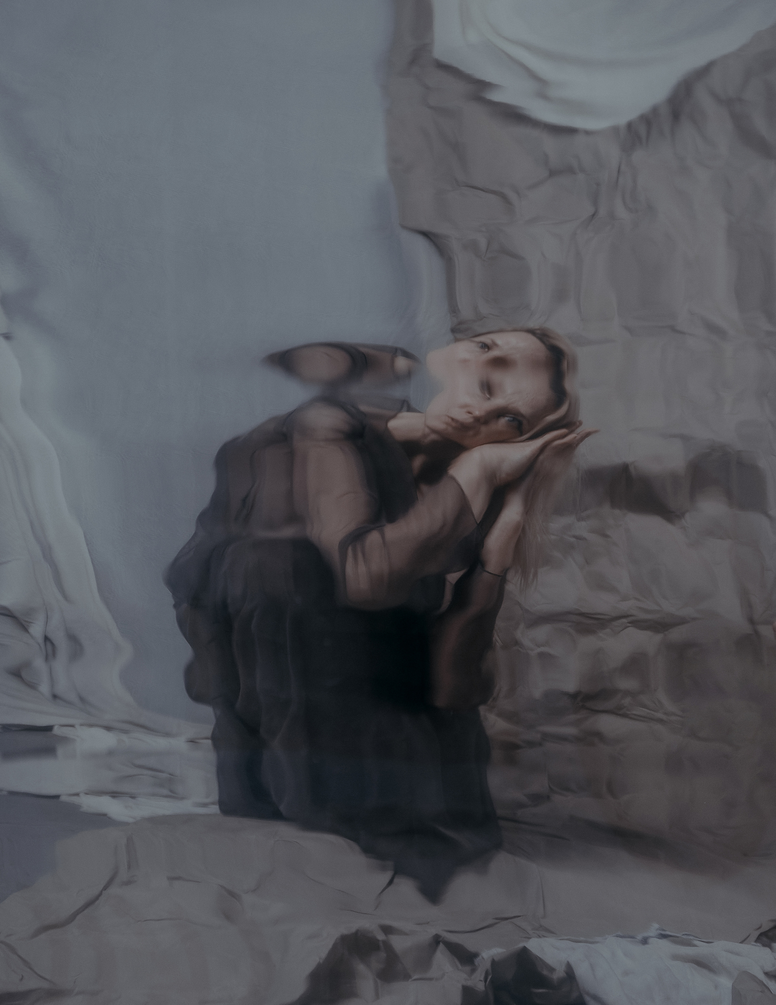 Paper World. Креативная студийная фотосессия в стиле арт хаус