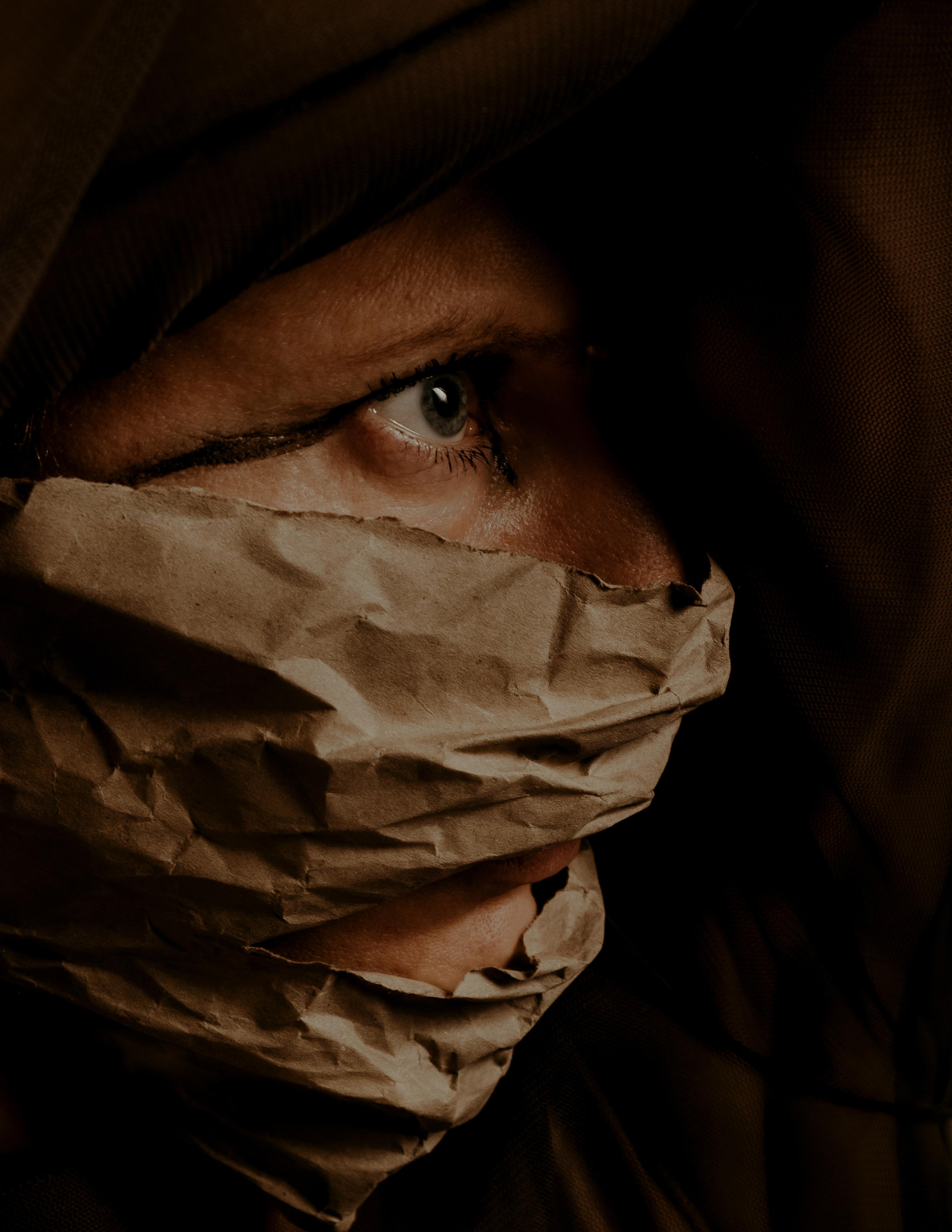 Paper World. Креативная студийная фотосессия в стиле арт хаус