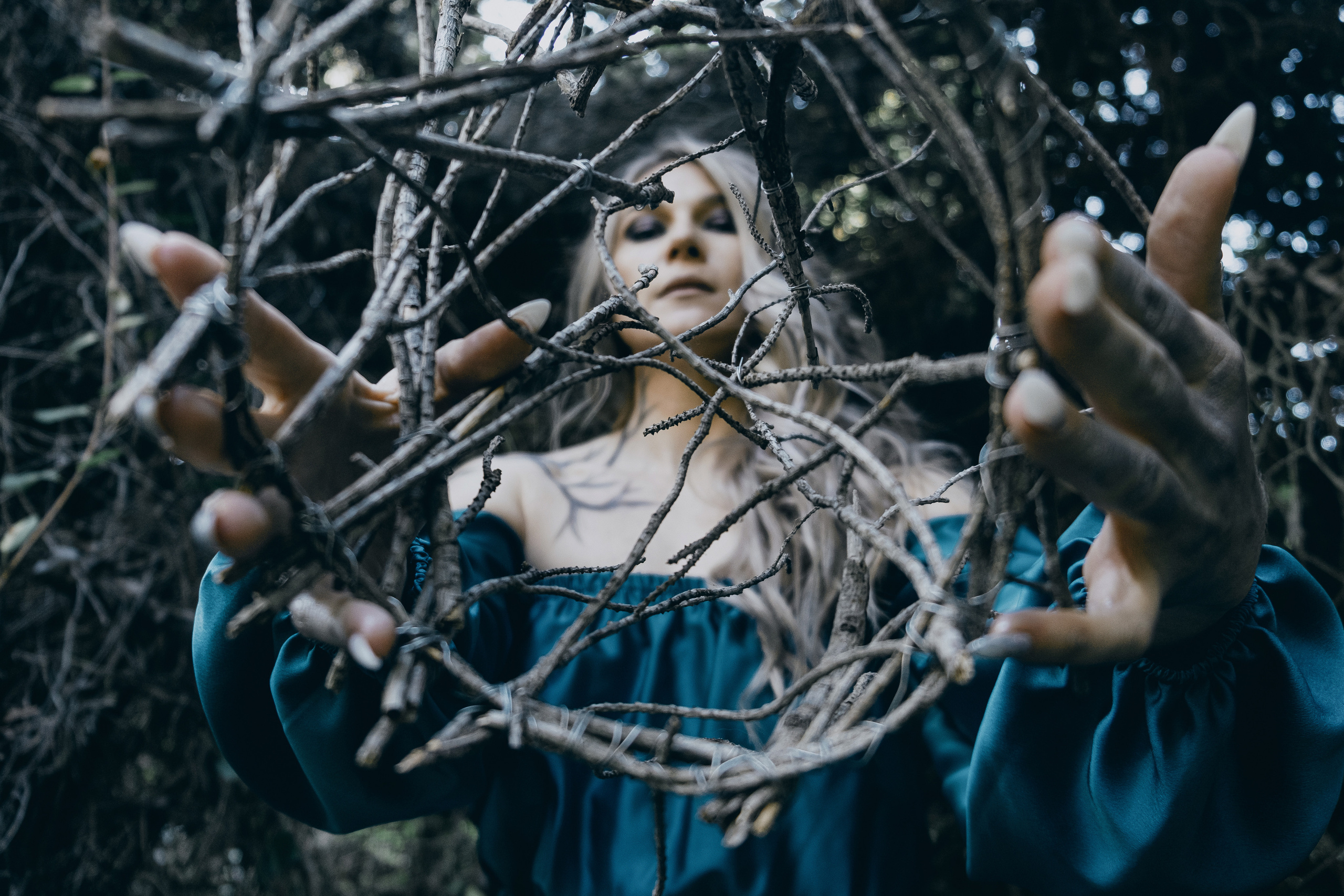 Charmed. Креативная фотосессия в лесу в Испании