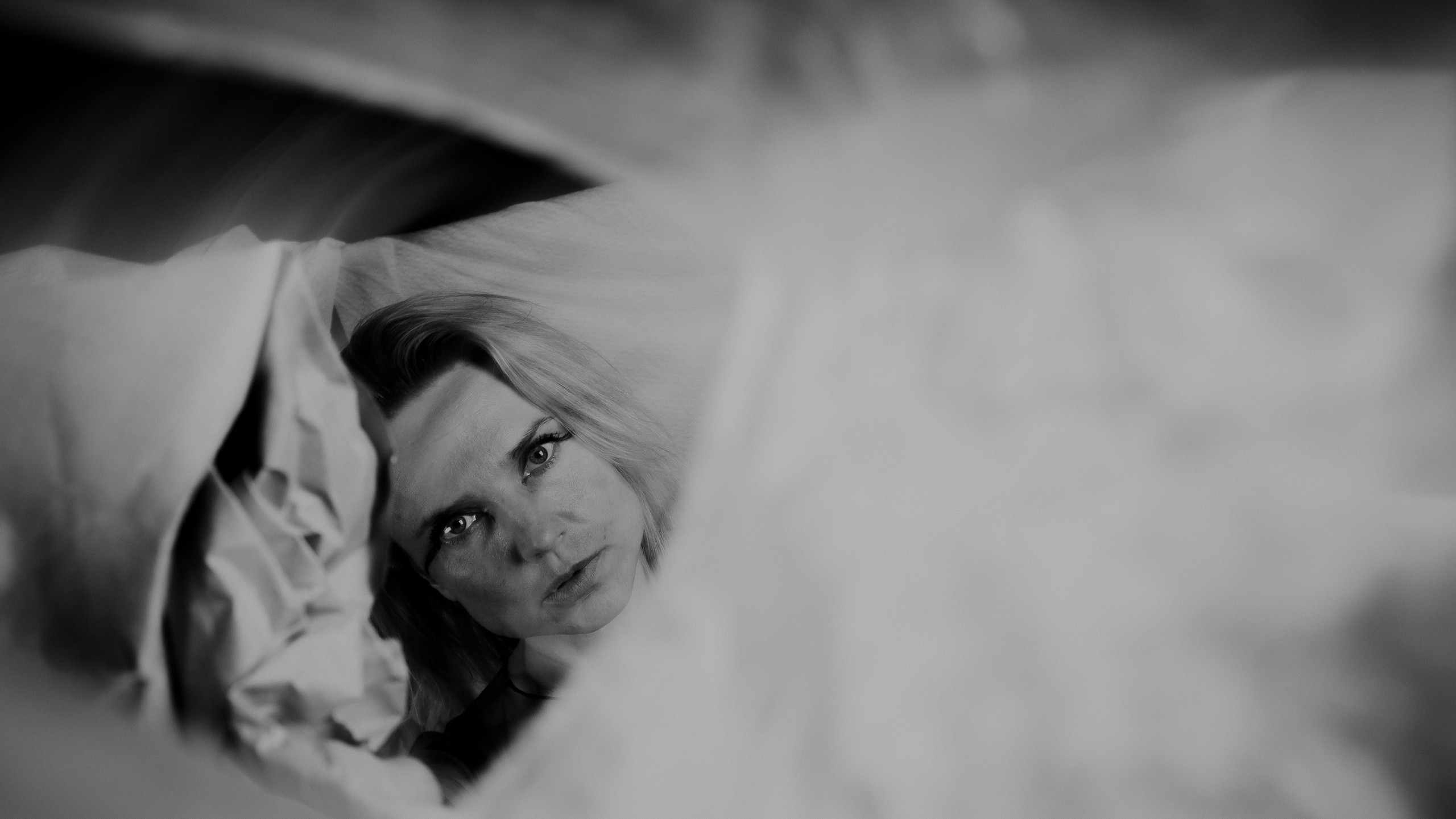 Paper World. Креативная студийная фотосессия в стиле арт хаус