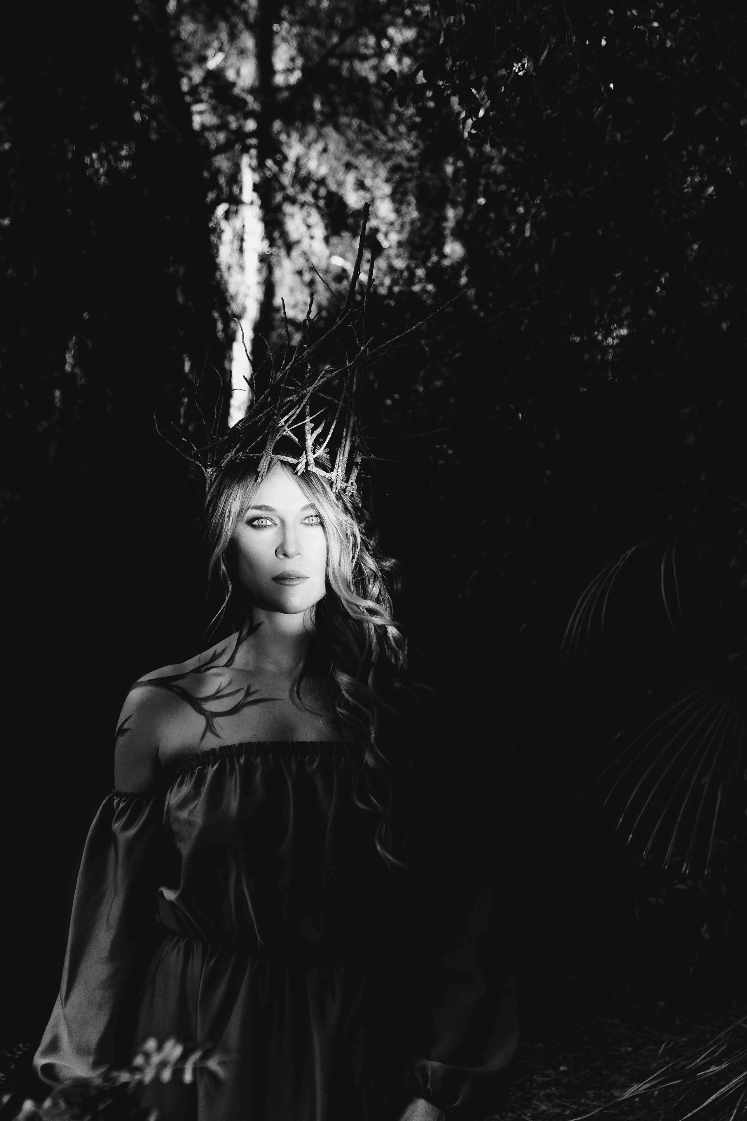 Charmed. Креативная фотосессия в лесу в Испании