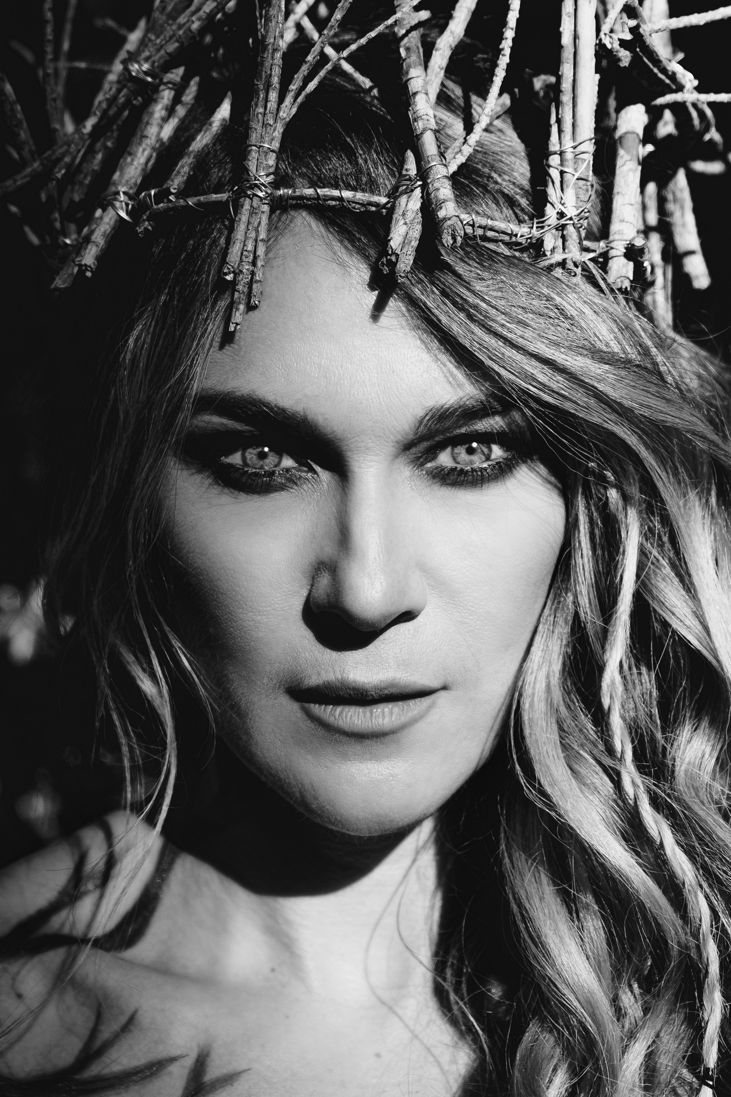 Charmed. Креативная фотосессия в лесу в Испании