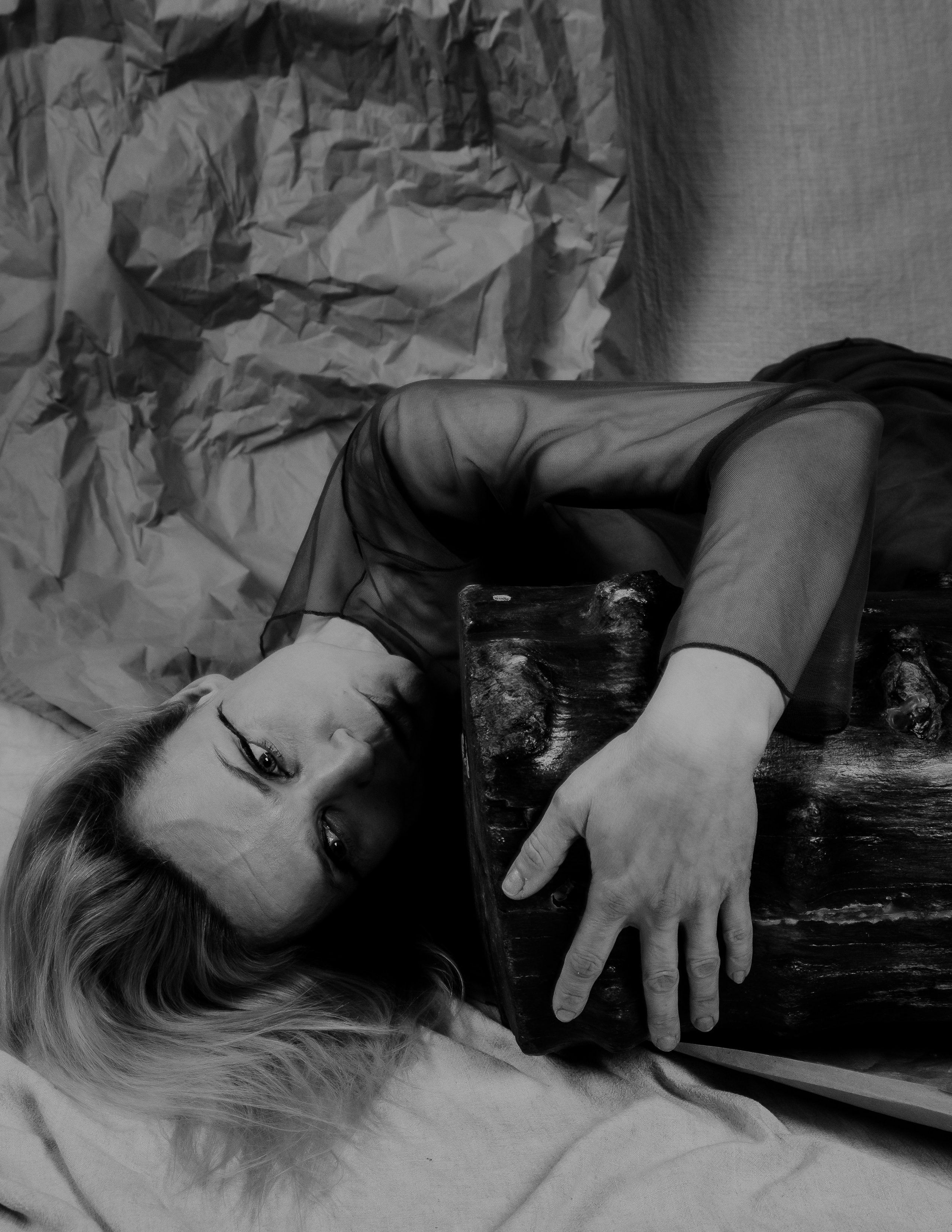 Paper World. Креативная студийная фотосессия в стиле арт хаус