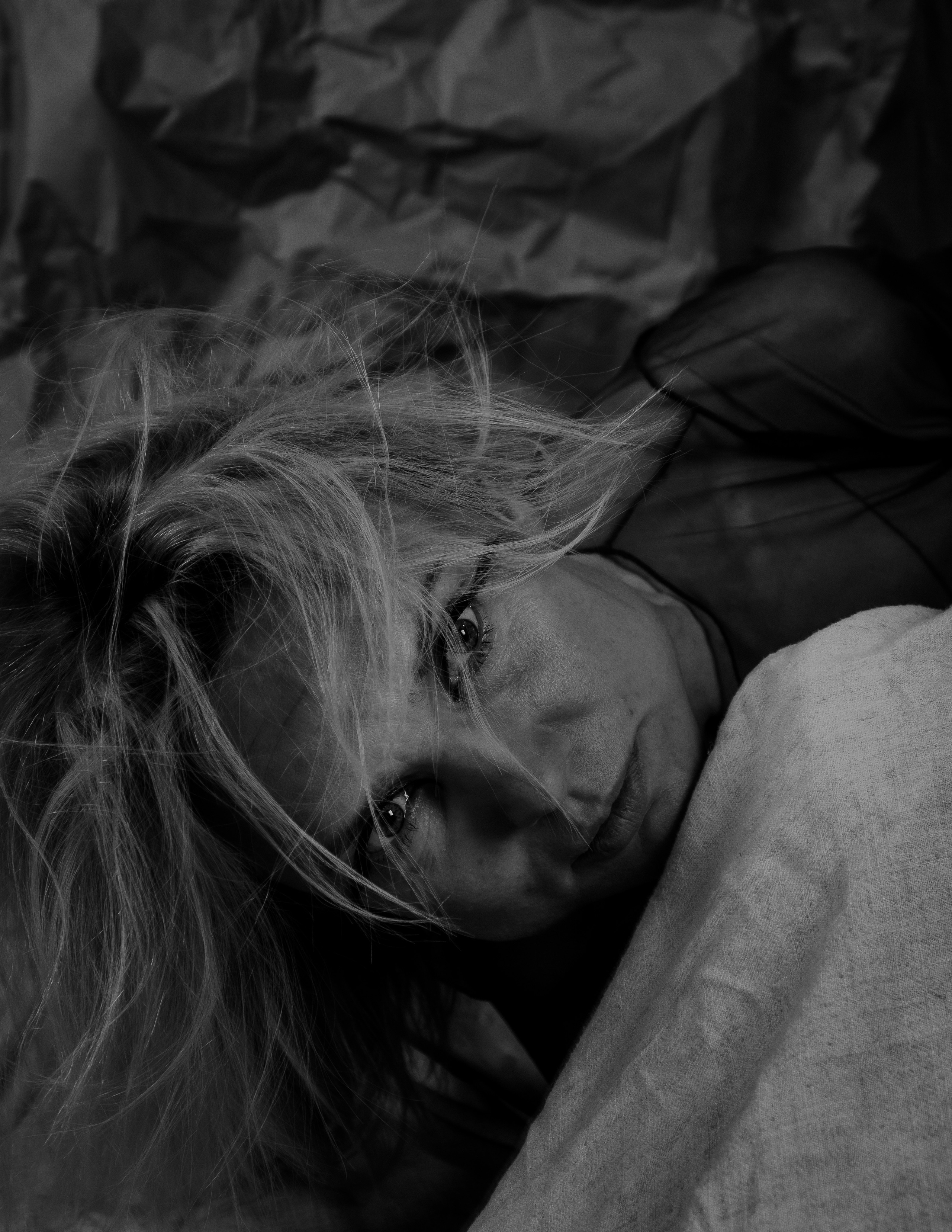 Paper World. Креативная студийная фотосессия в стиле арт хаус