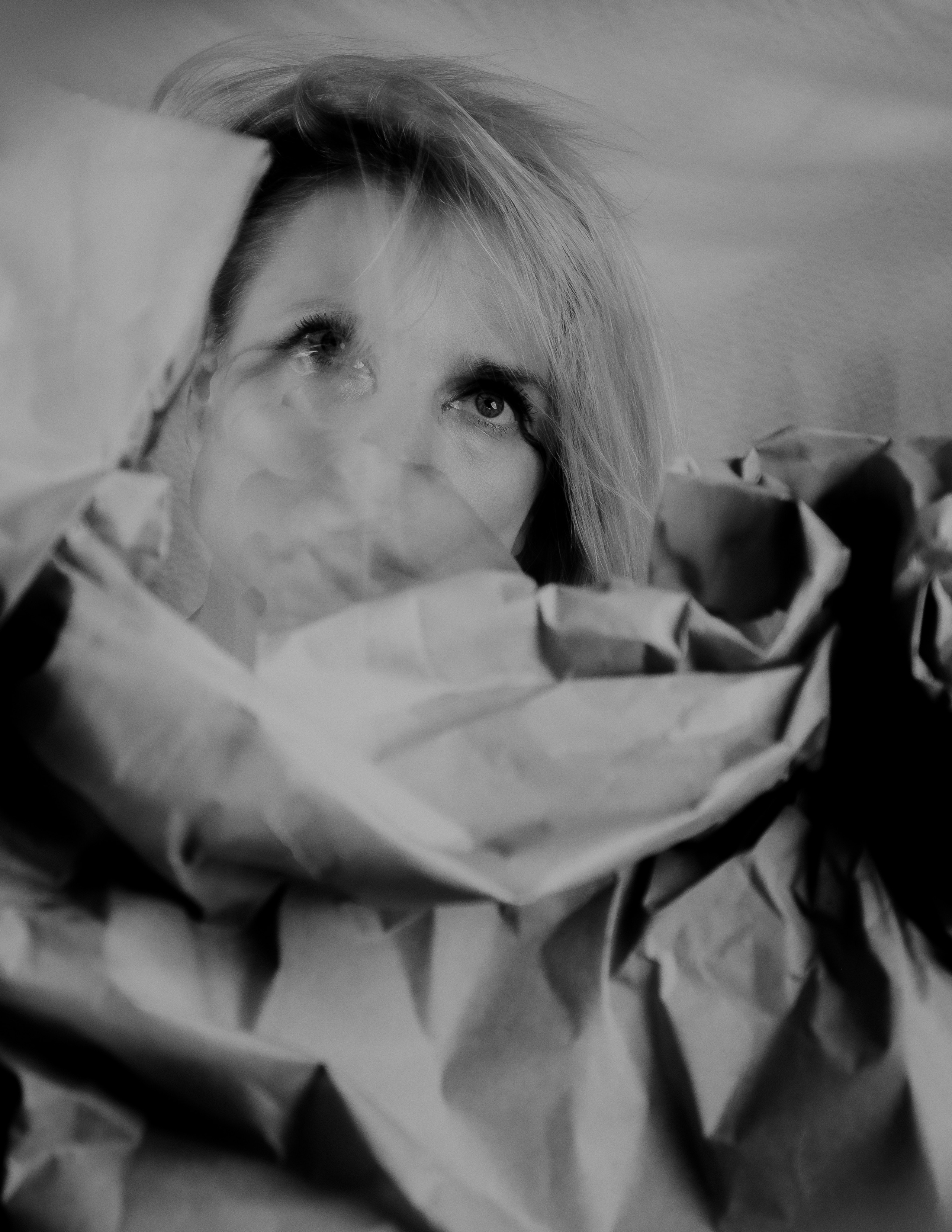 Paper World. Креативная студийная фотосессия в стиле арт хаус