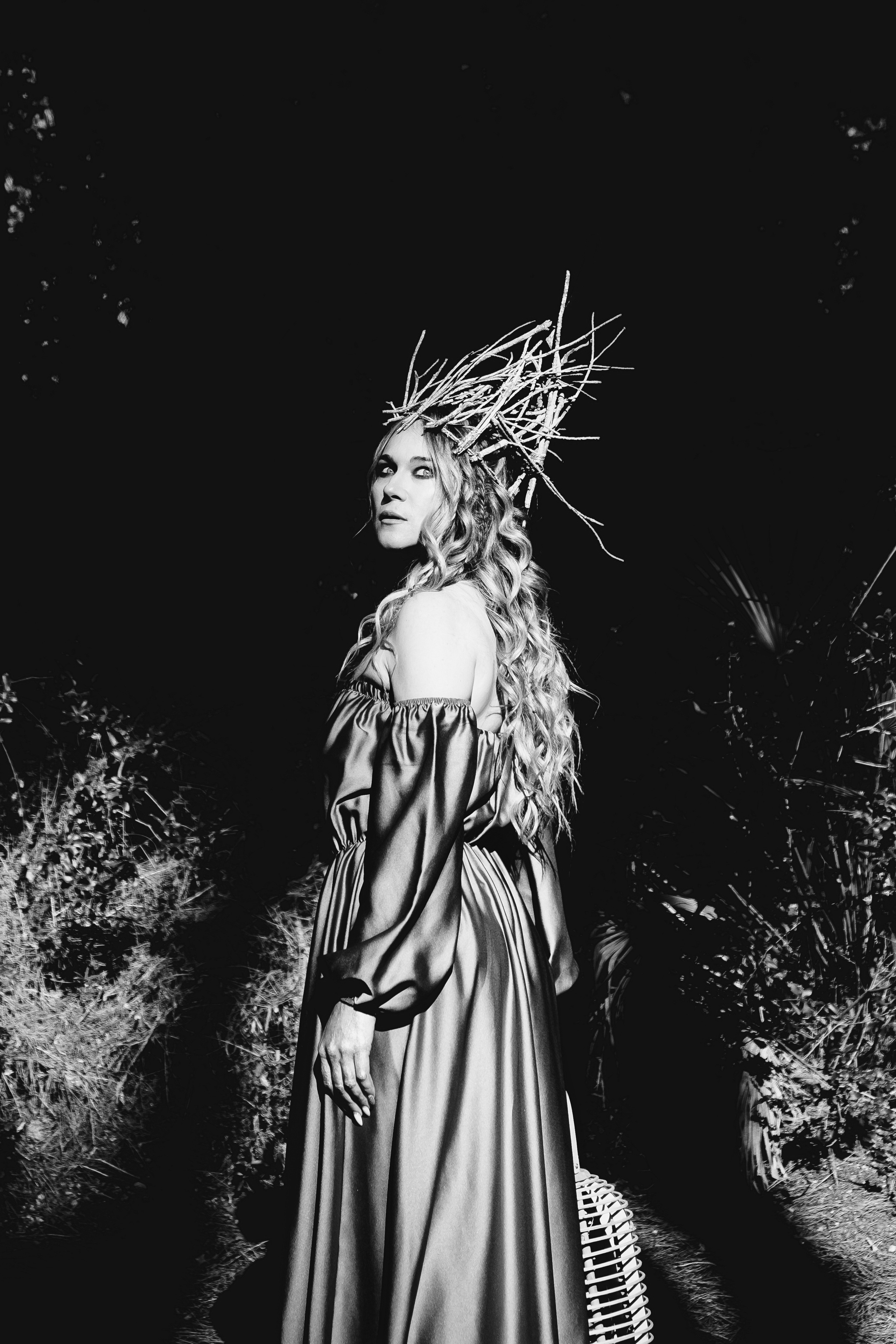 Charmed. Креативная фотосессия в лесу в Испании