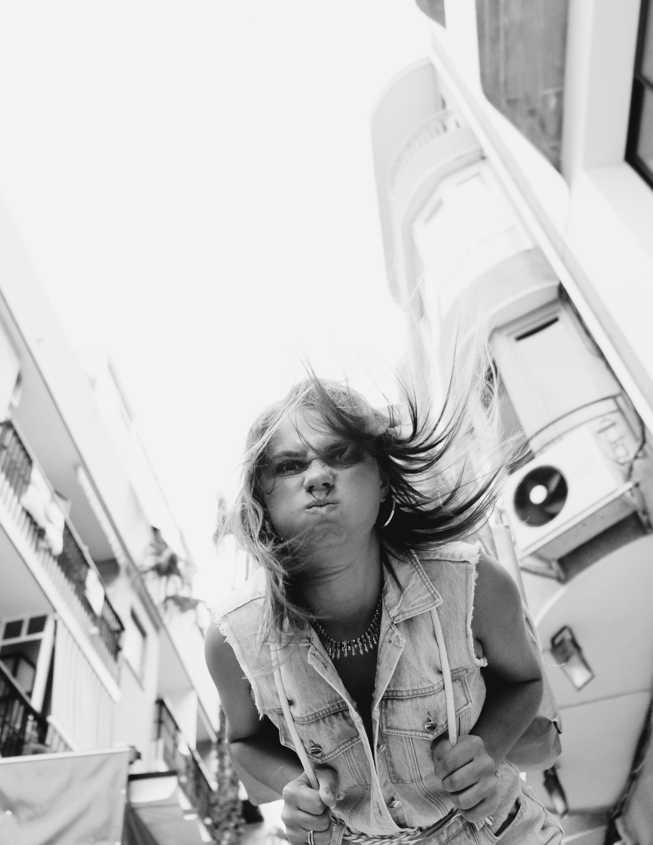 Прогулочная фотосессия в стиле Курьер в Испании