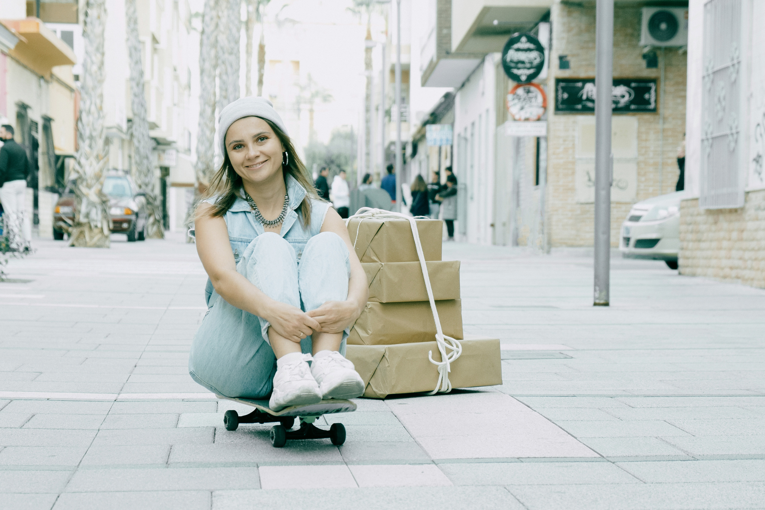 Прогулочная фотосессия в стиле Курьер в Испании