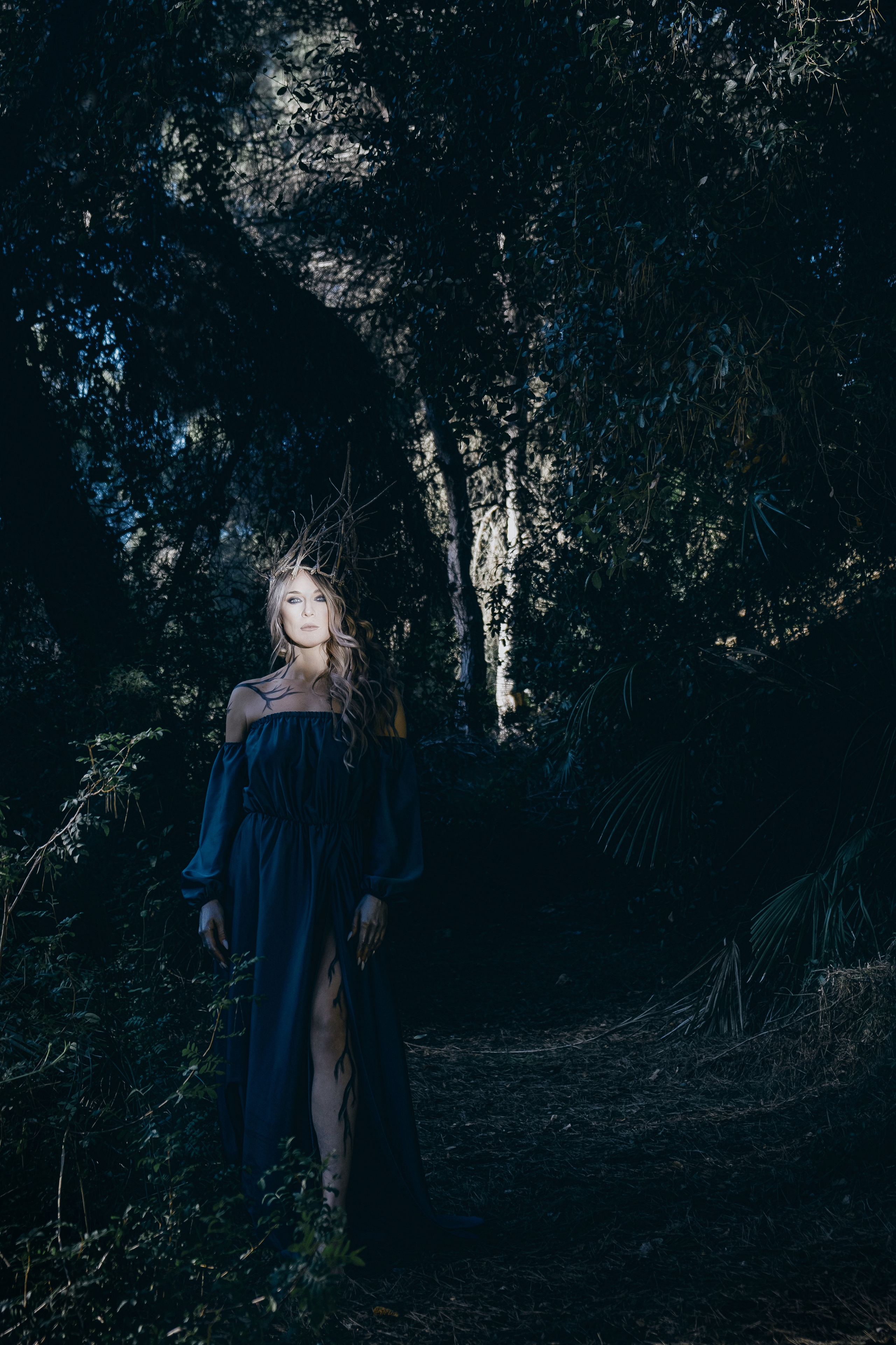 Charmed. Креативная фотосессия в лесу в Испании