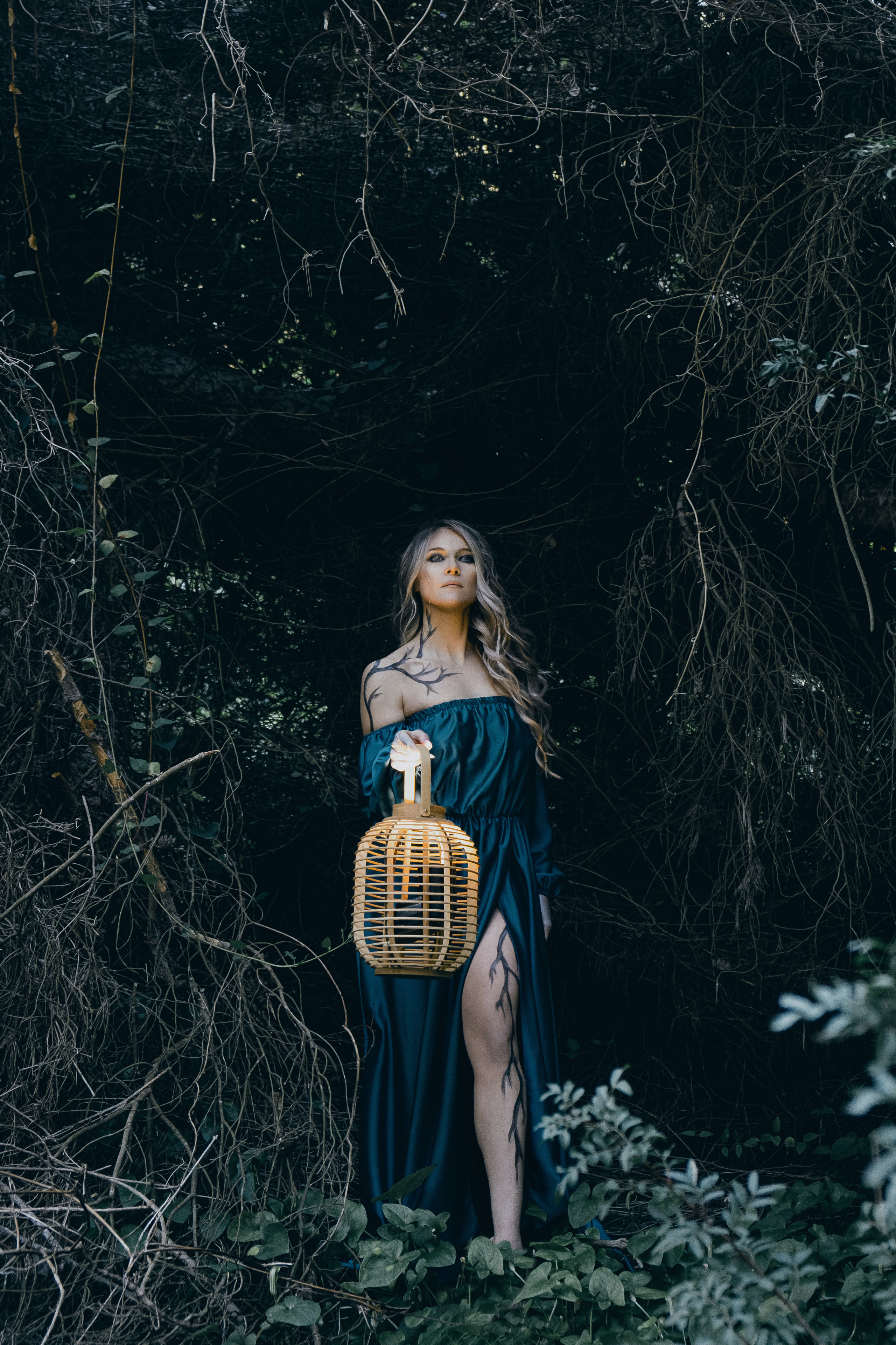 Charmed. Креативная фотосессия в лесу в Испании